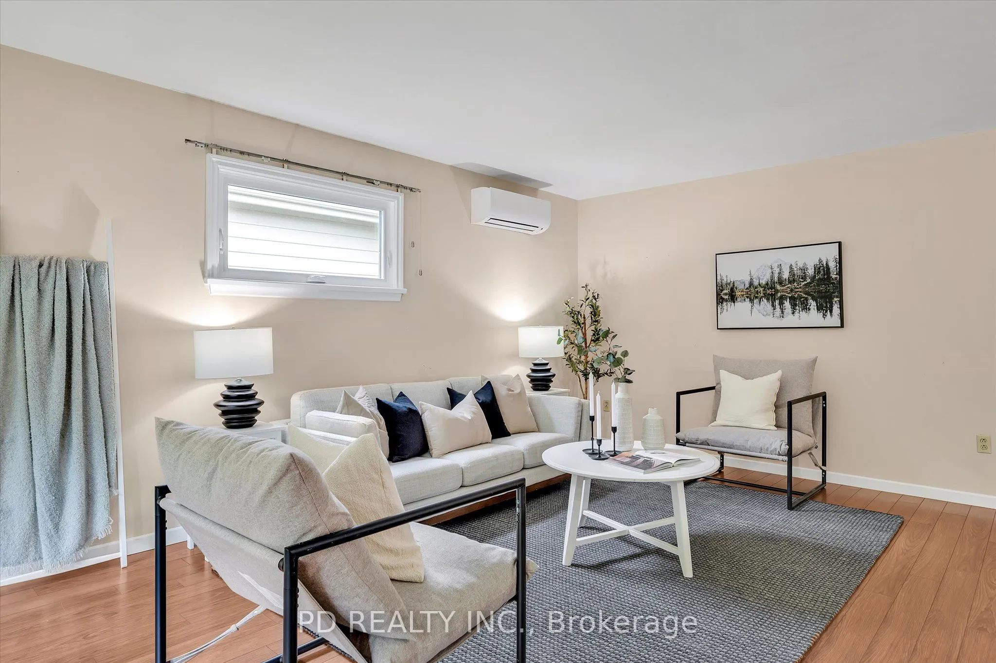 28 Bond Street E