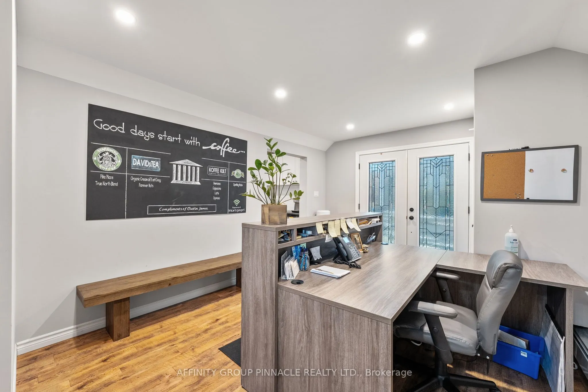 255 Kent Street W