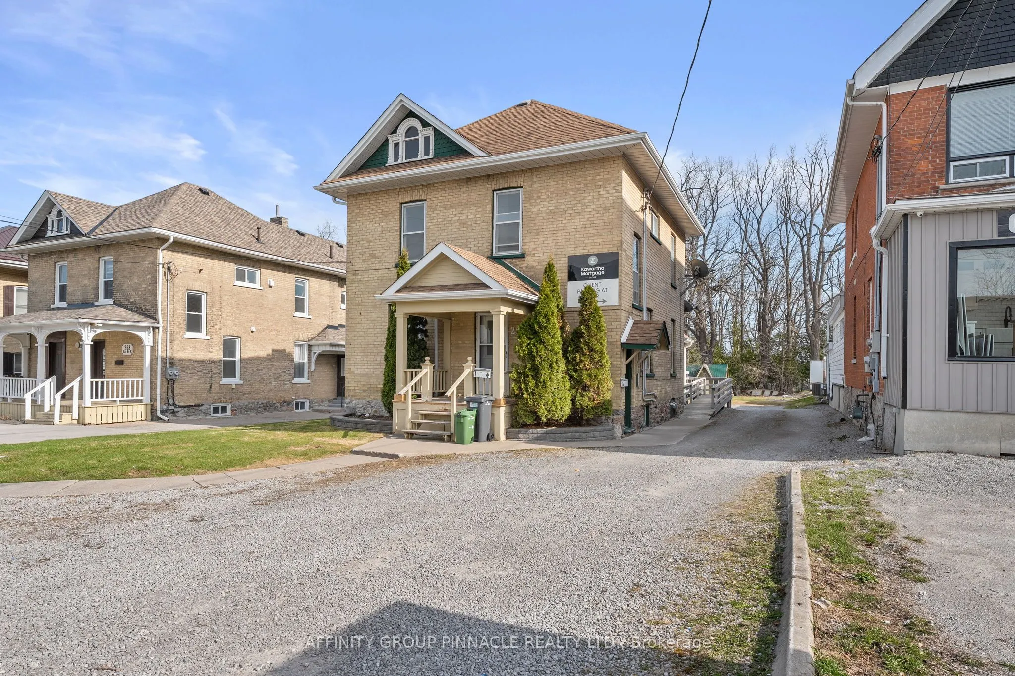 255 Kent Street W