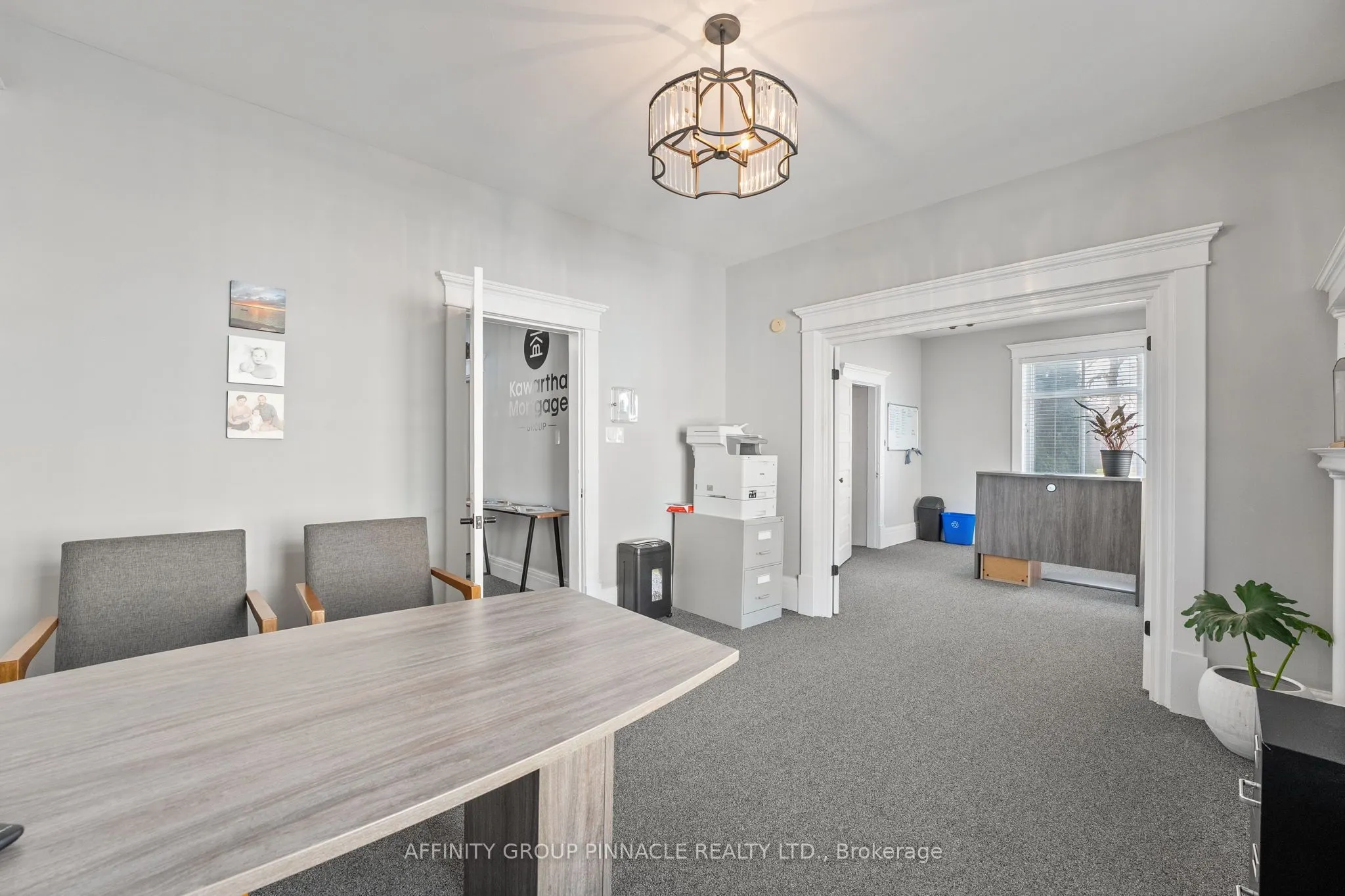 255 Kent Street W