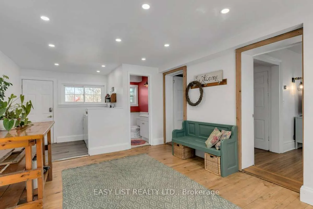 9589 Loyalist Parkway