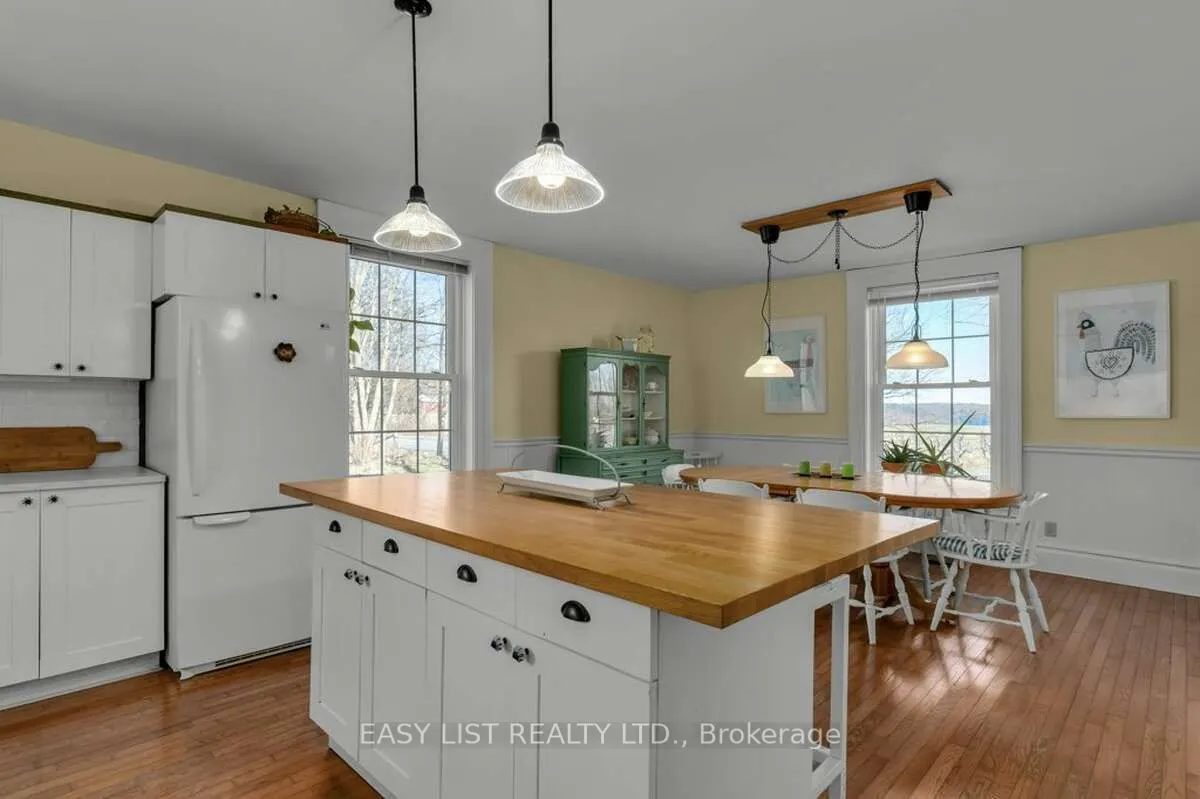 9589 Loyalist Parkway