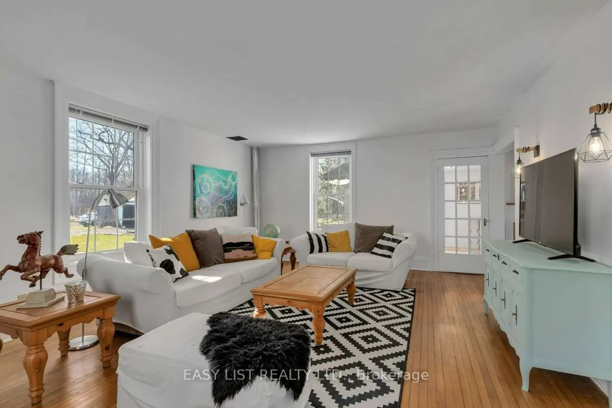 9589 Loyalist Parkway