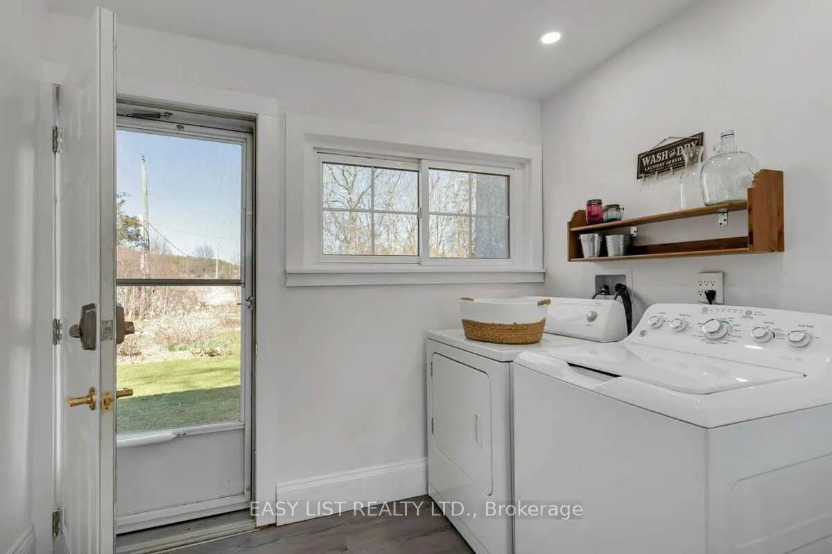 9589 Loyalist Parkway