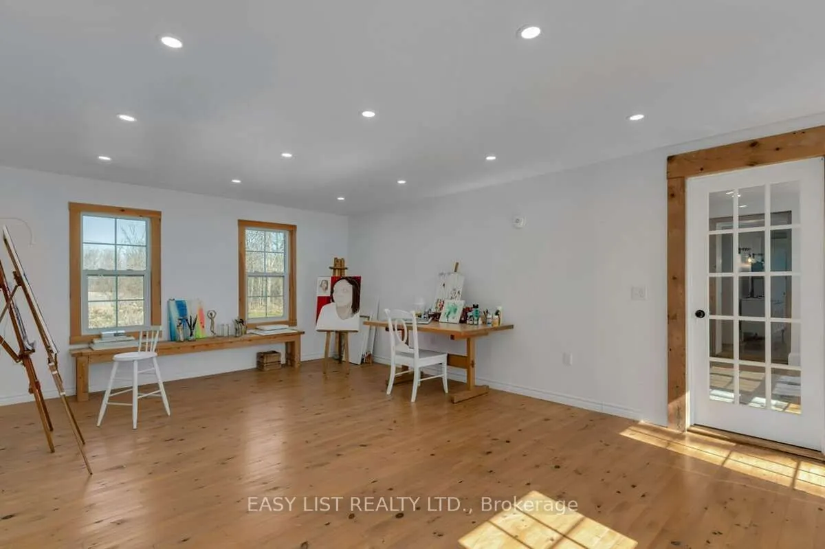 9589 Loyalist Parkway
