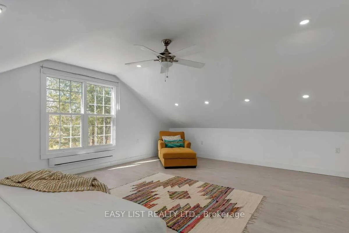 9589 Loyalist Parkway