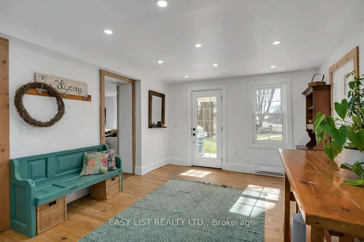 9589 Loyalist Parkway