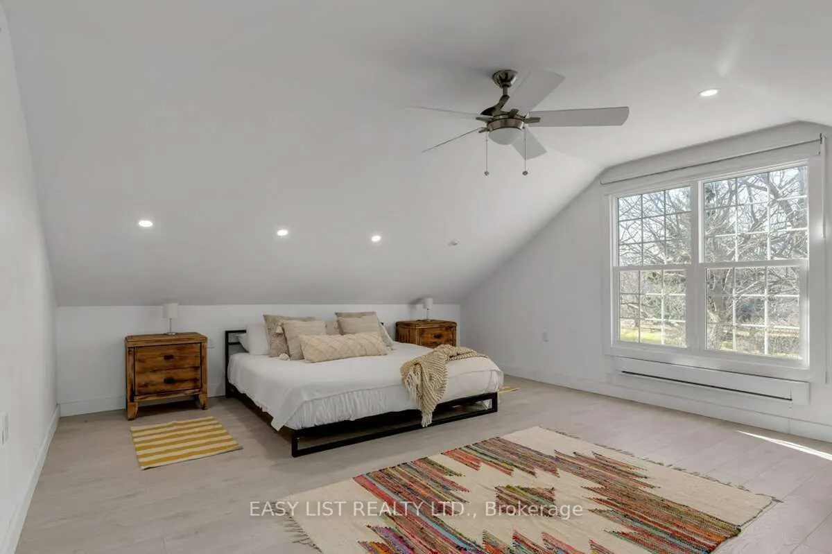 9589 Loyalist Parkway