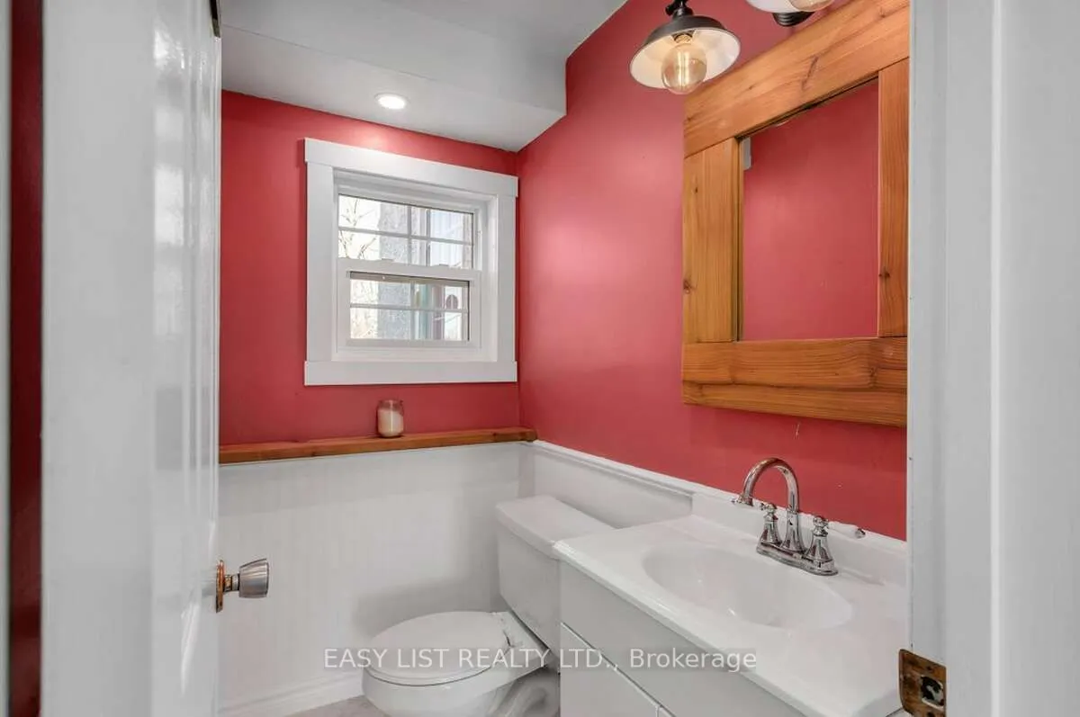 9589 Loyalist Parkway