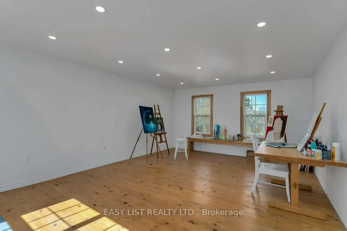 9589 Loyalist Parkway