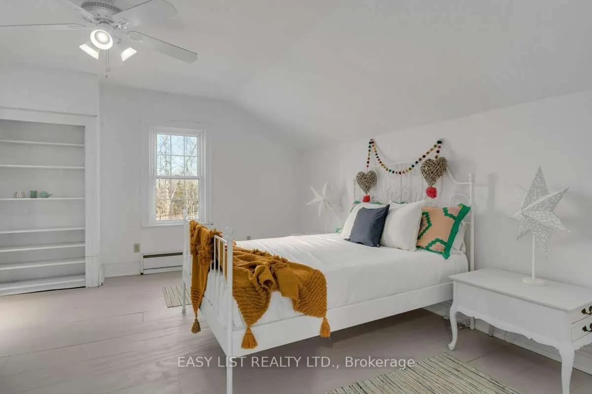 9589 Loyalist Parkway