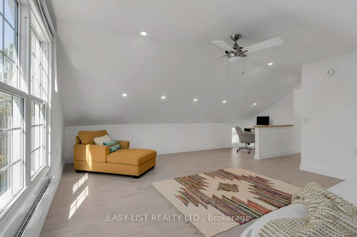9589 Loyalist Parkway