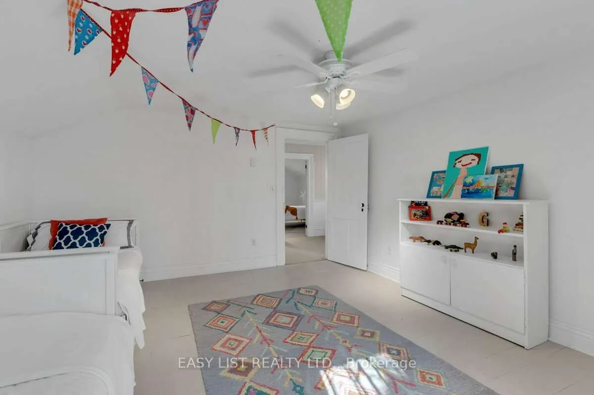 9589 Loyalist Parkway