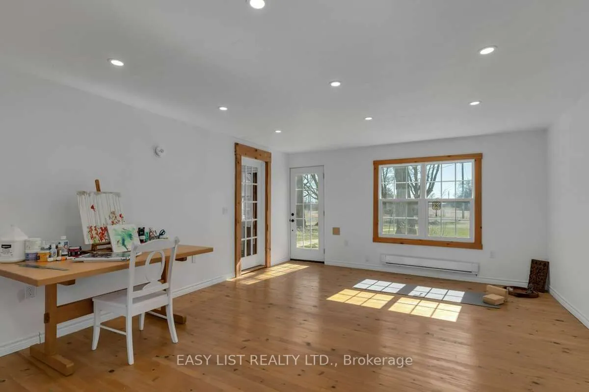 9589 Loyalist Parkway