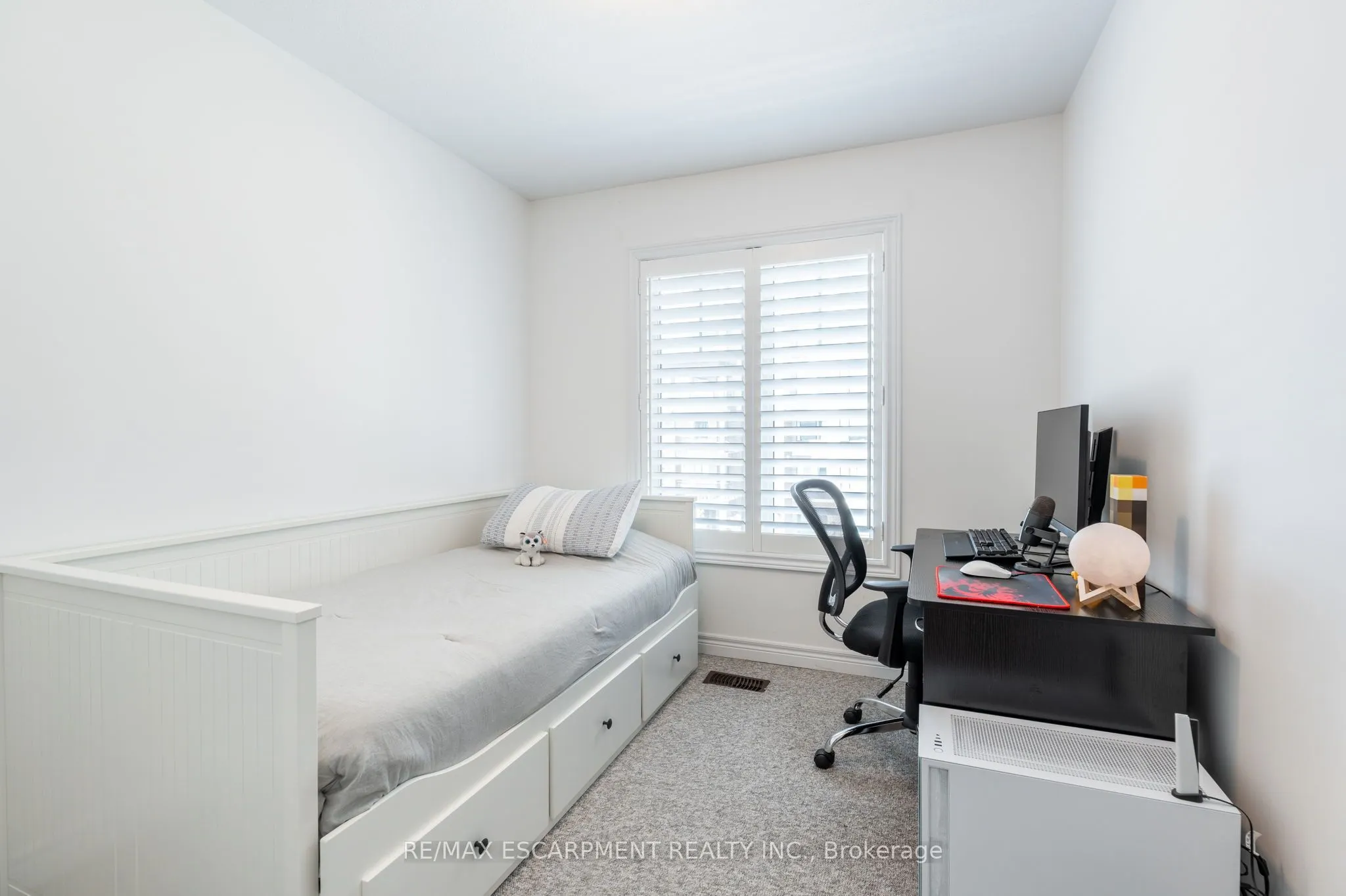 16 Place Polonaise Drive