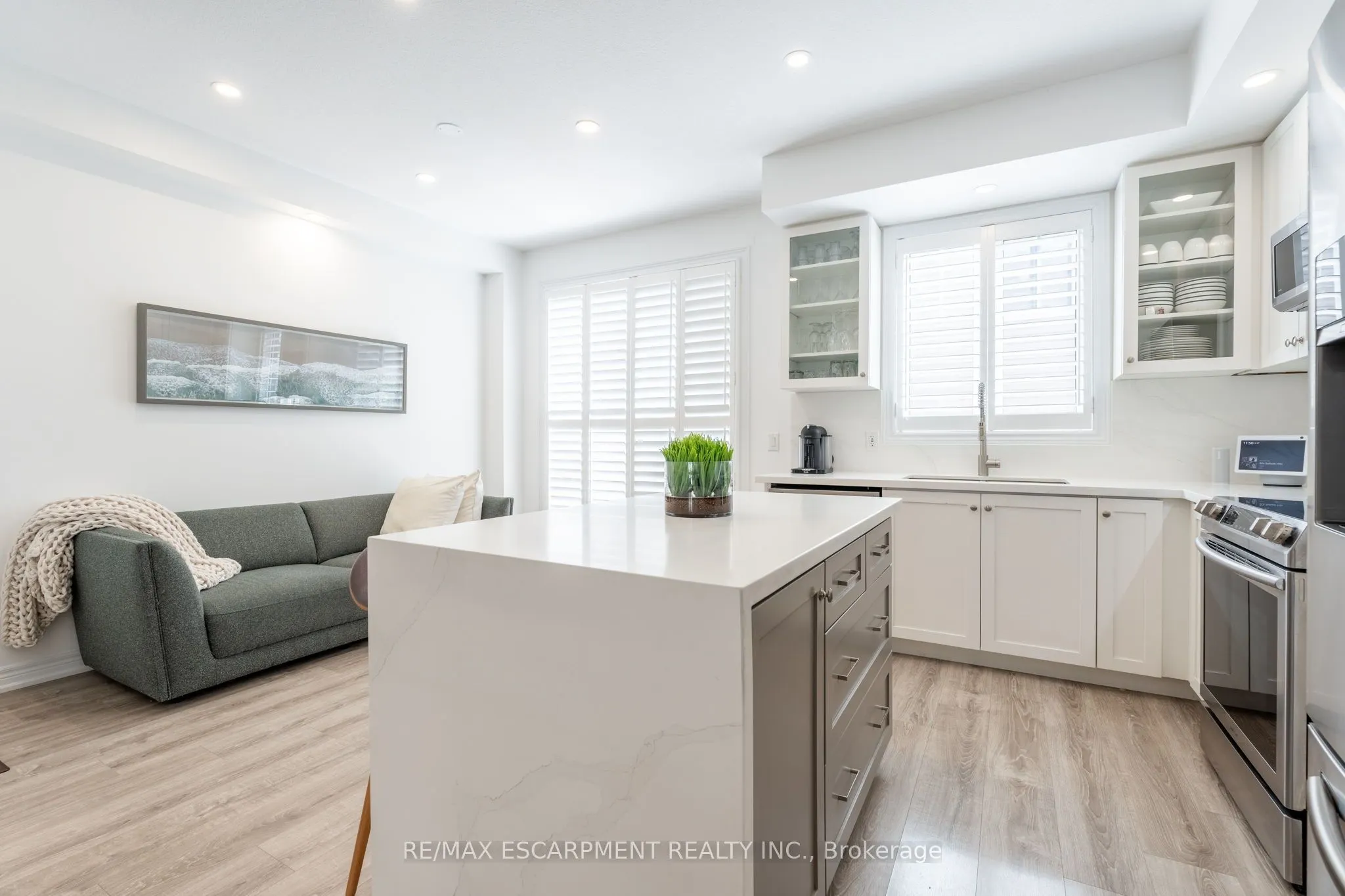 16 Place Polonaise Drive