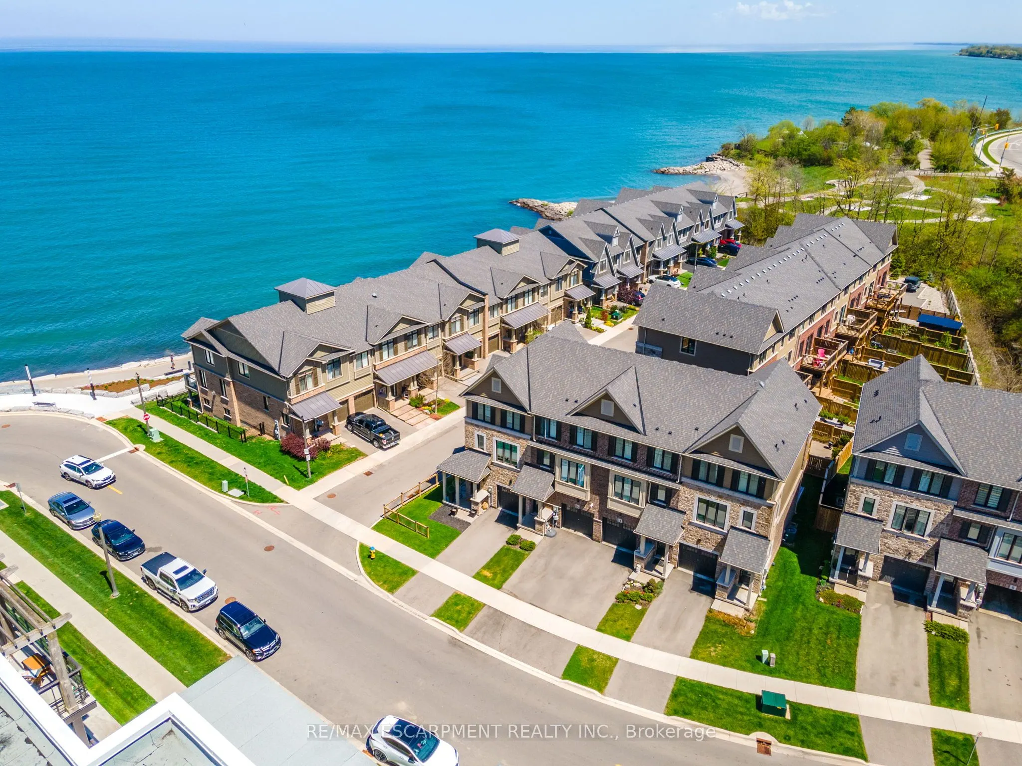 16 Place Polonaise Drive