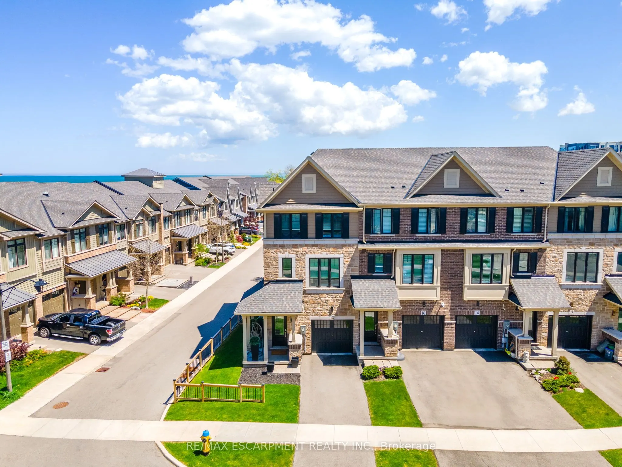 16 Place Polonaise Drive