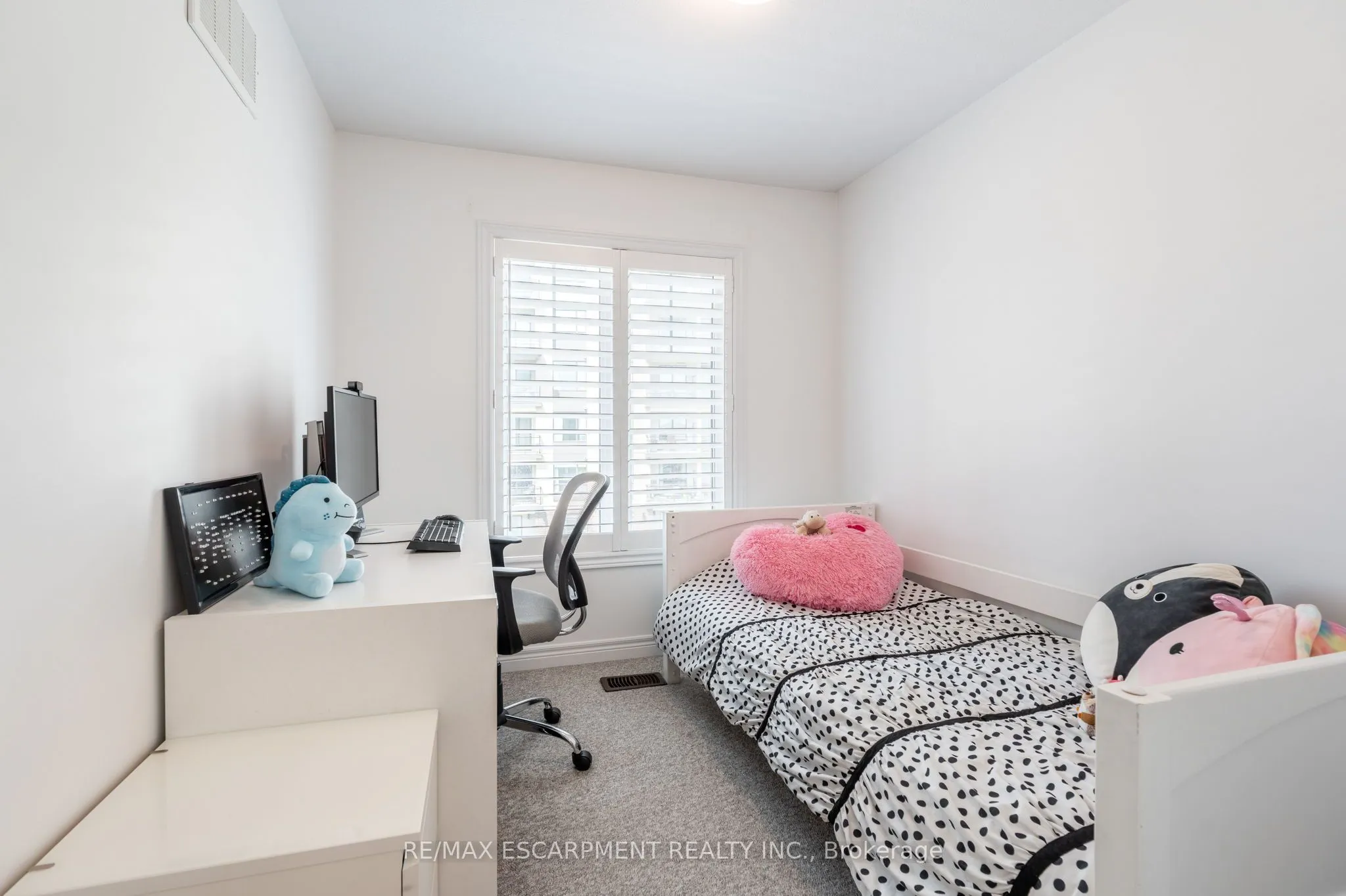 16 Place Polonaise Drive