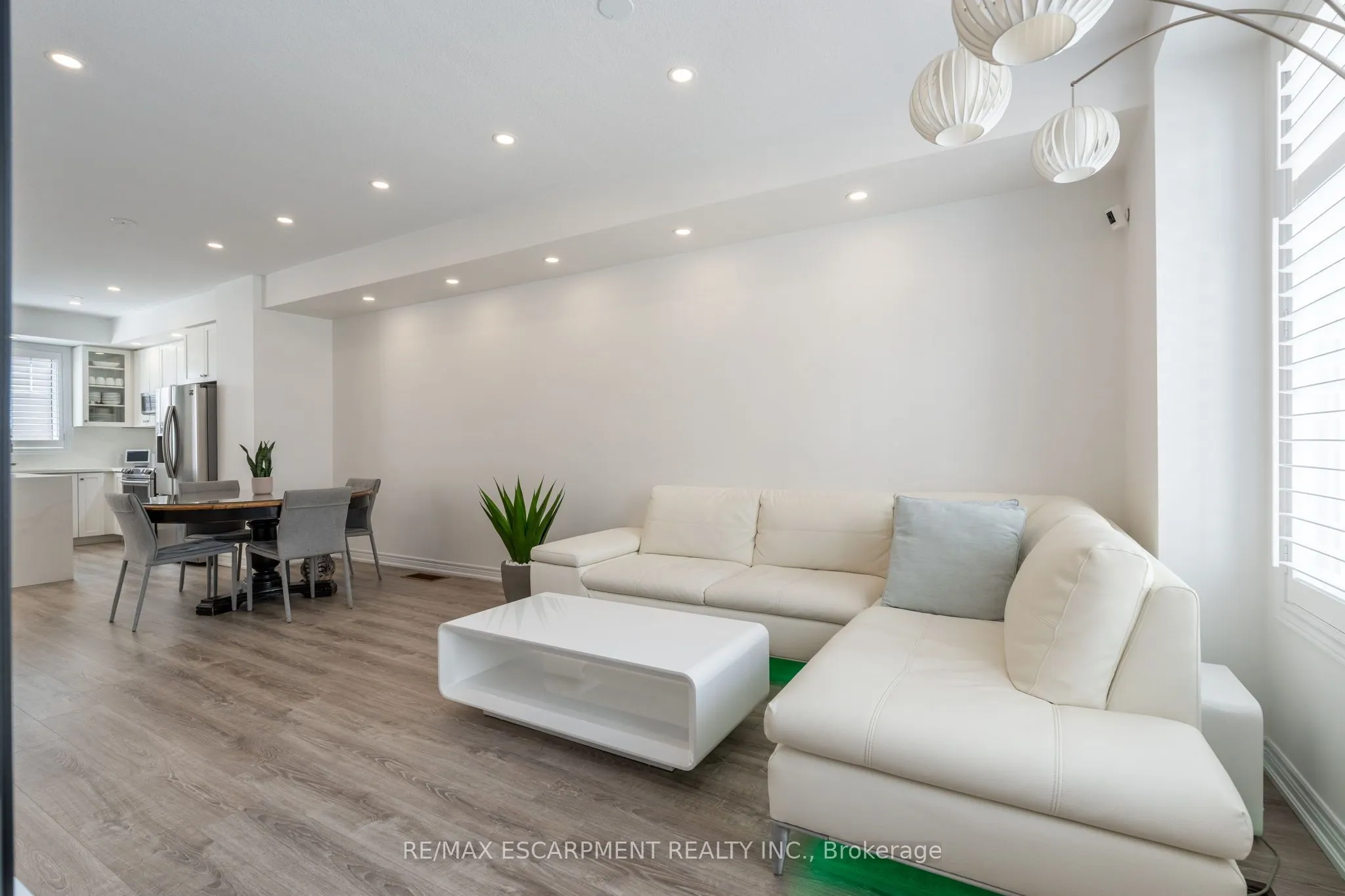 16 Place Polonaise Drive