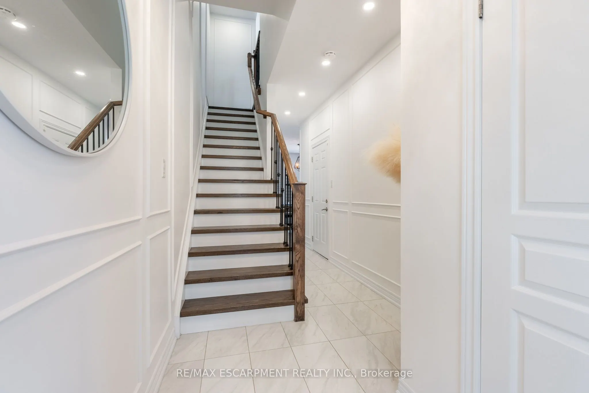 16 Place Polonaise Drive