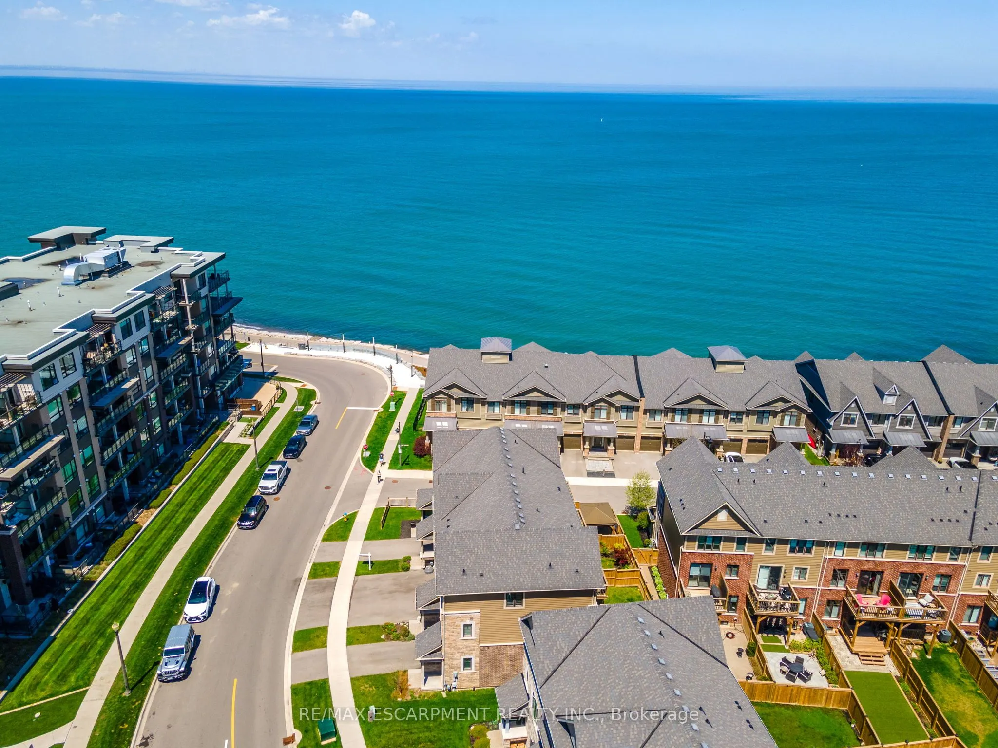 16 Place Polonaise Drive