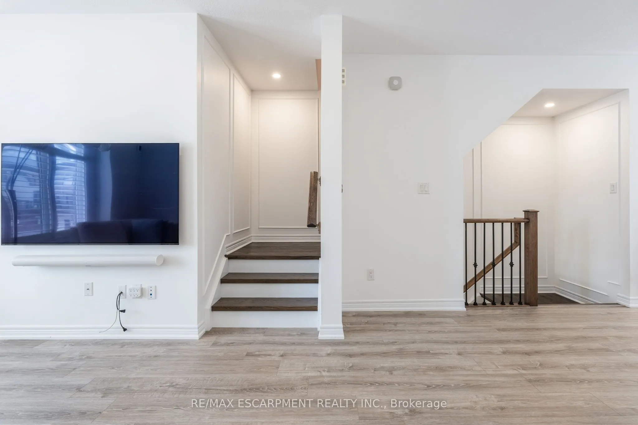 16 Place Polonaise Drive