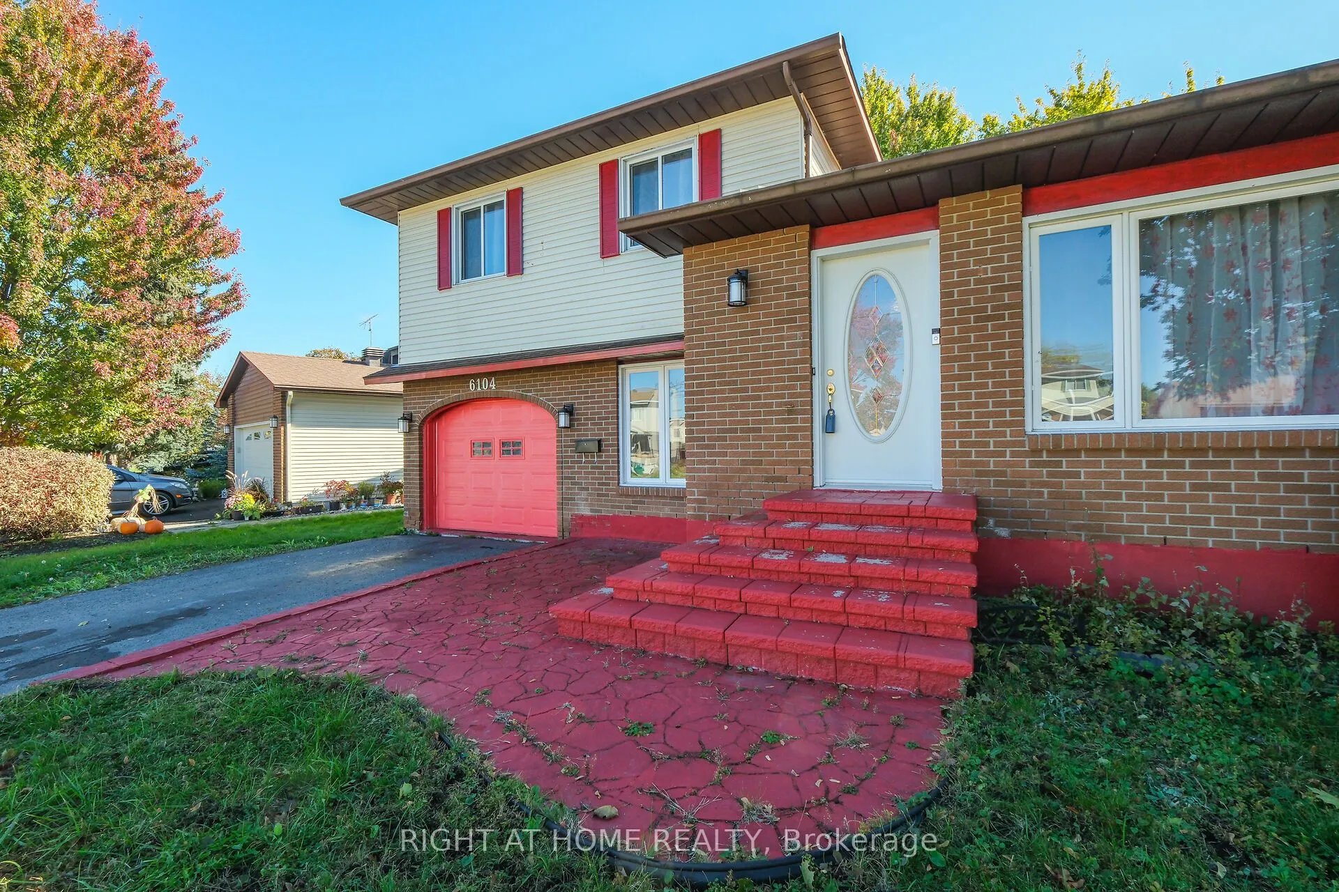 6104 VINEYARD Drive