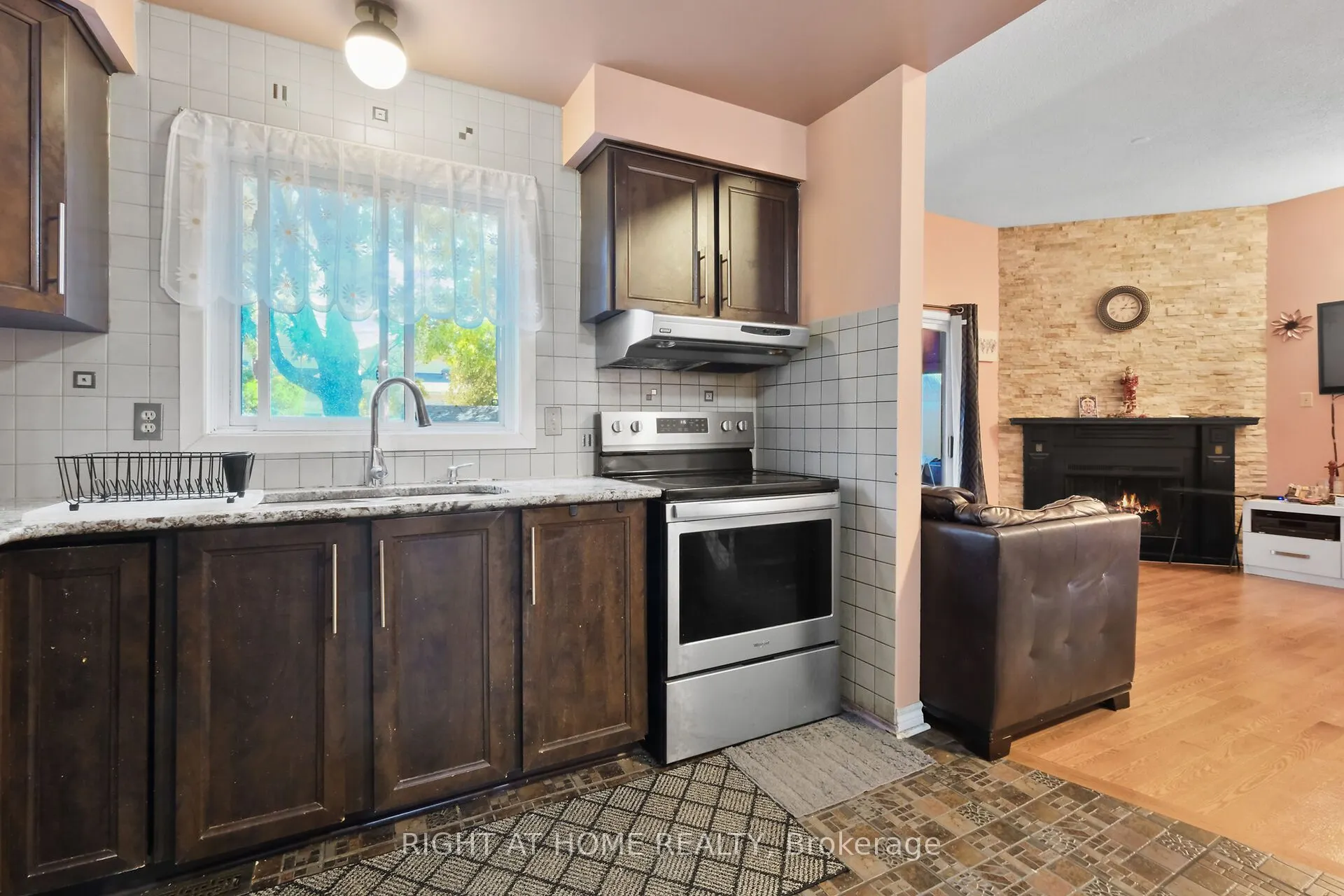 6104 VINEYARD Drive