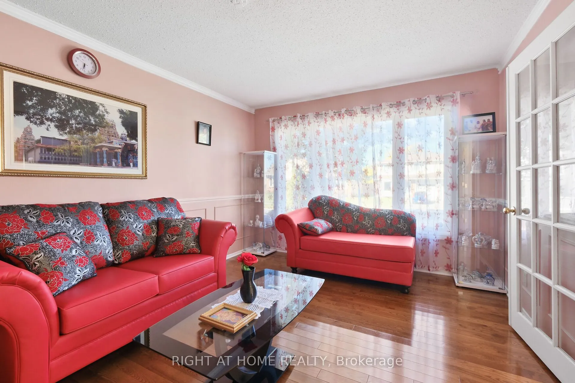 6104 VINEYARD Drive