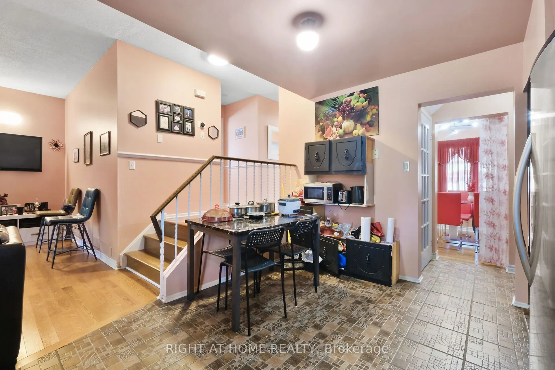 6104 VINEYARD Drive