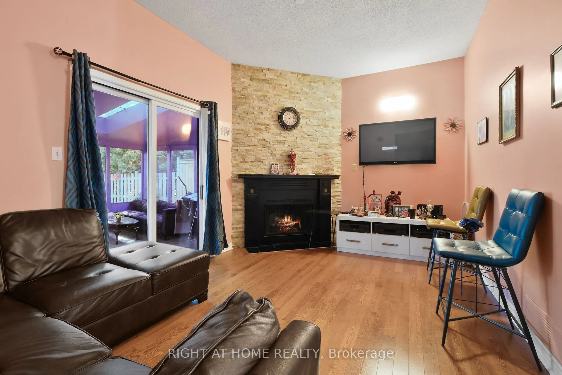 6104 VINEYARD Drive