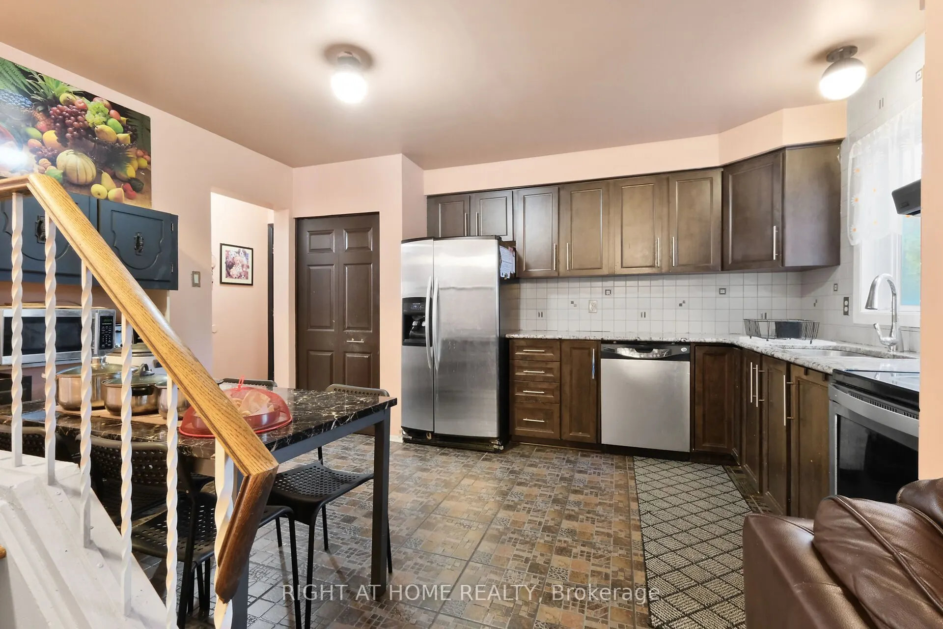 6104 VINEYARD Drive