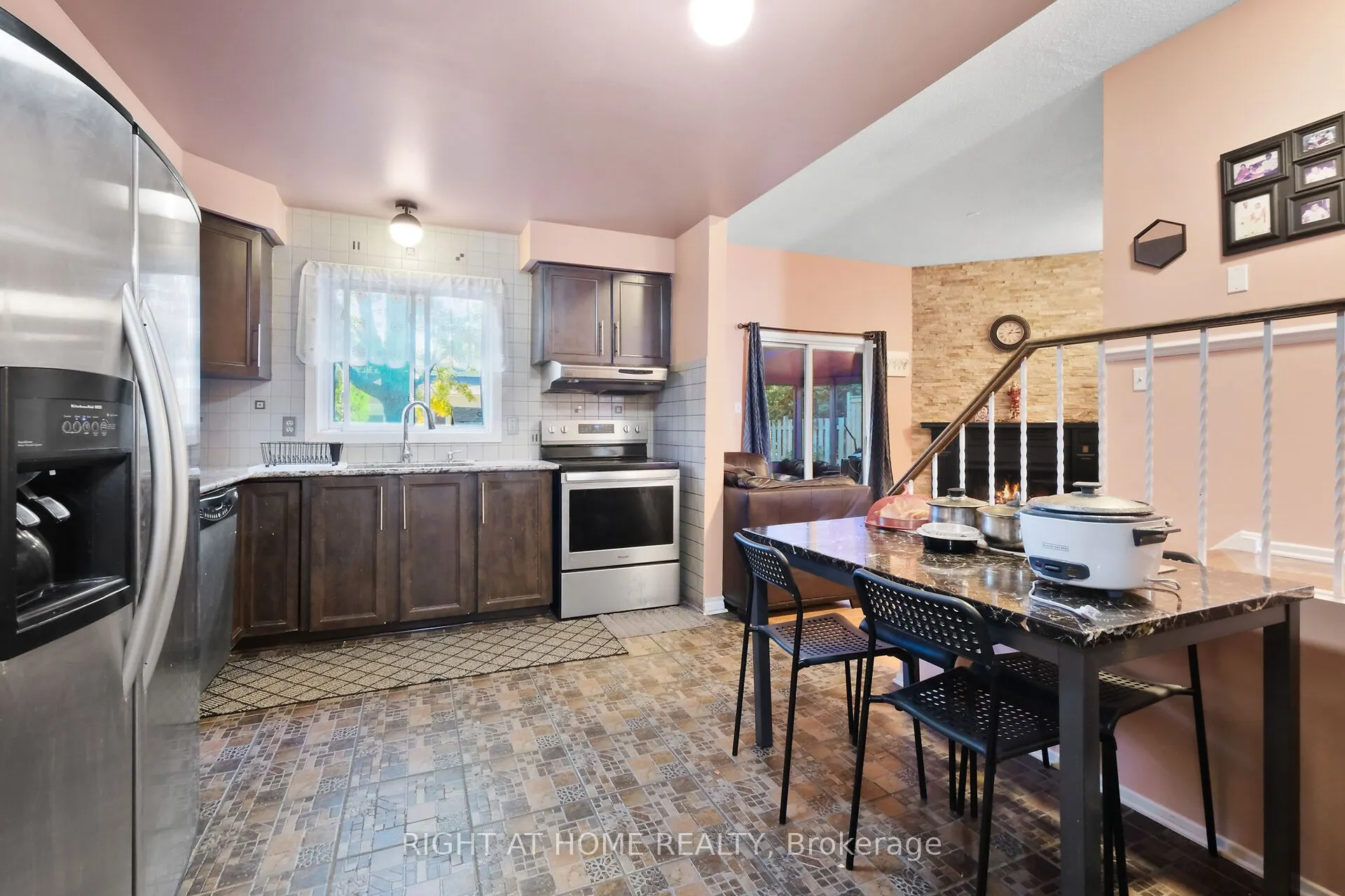 6104 VINEYARD Drive