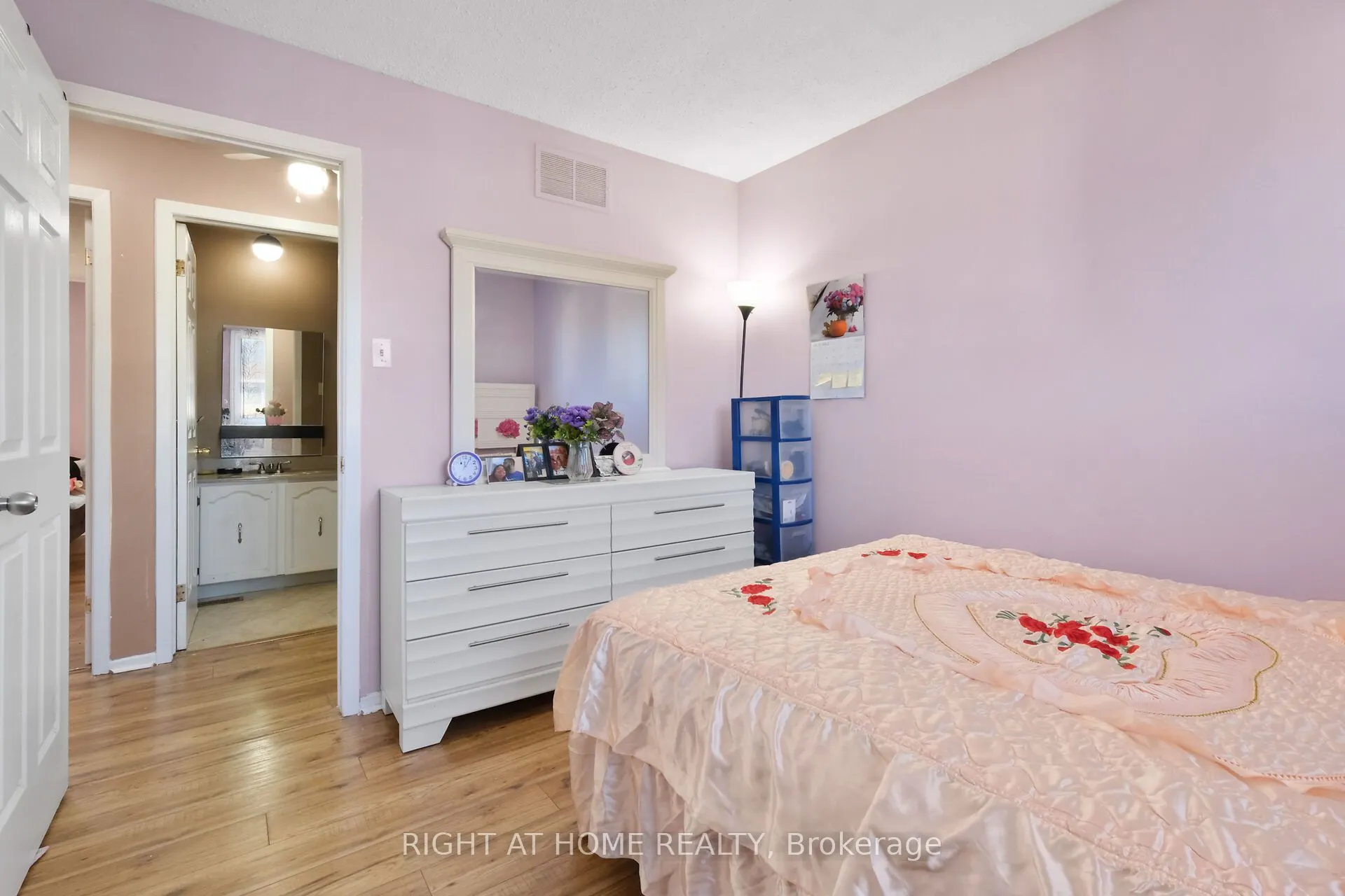 6104 VINEYARD Drive