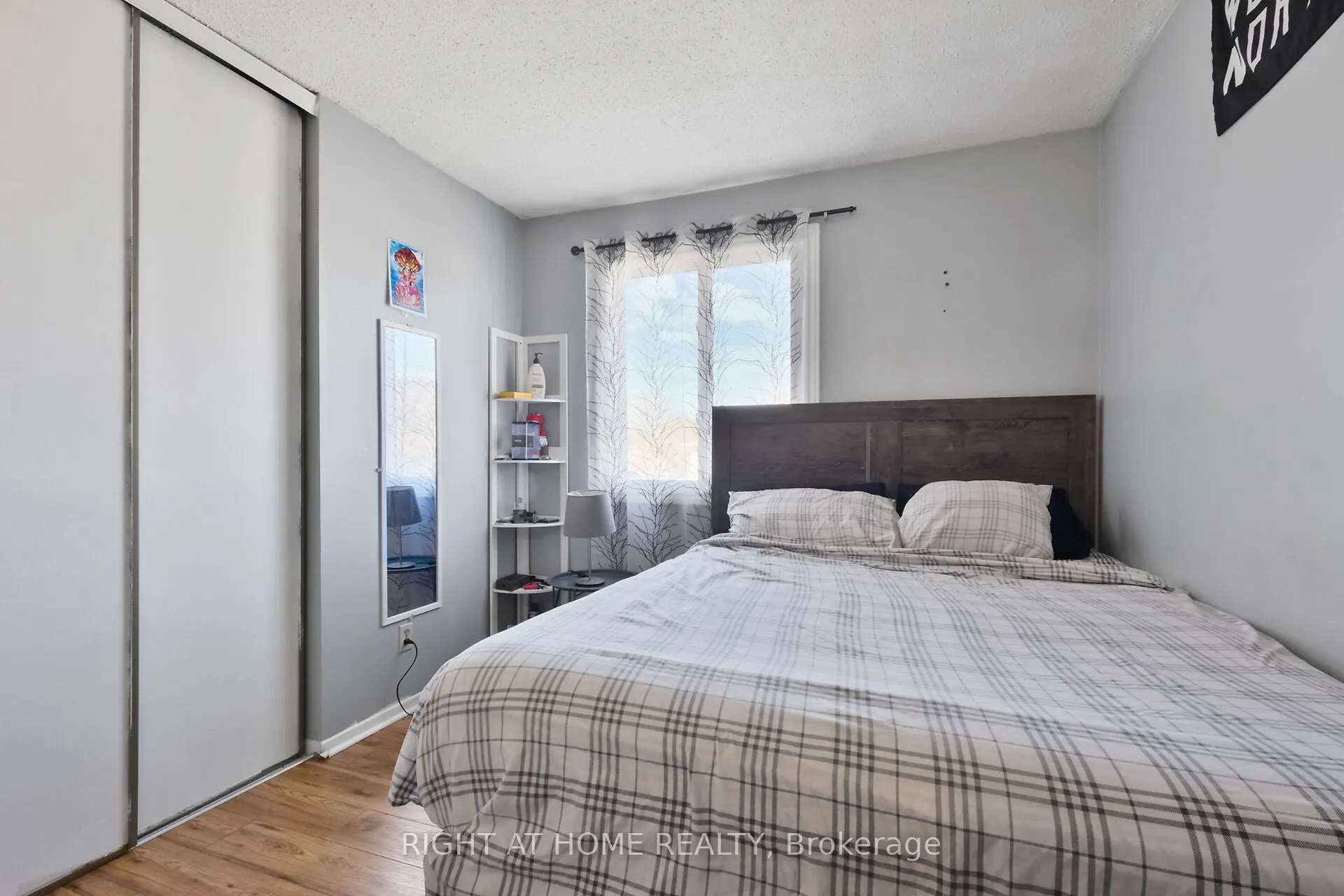 6104 VINEYARD Drive