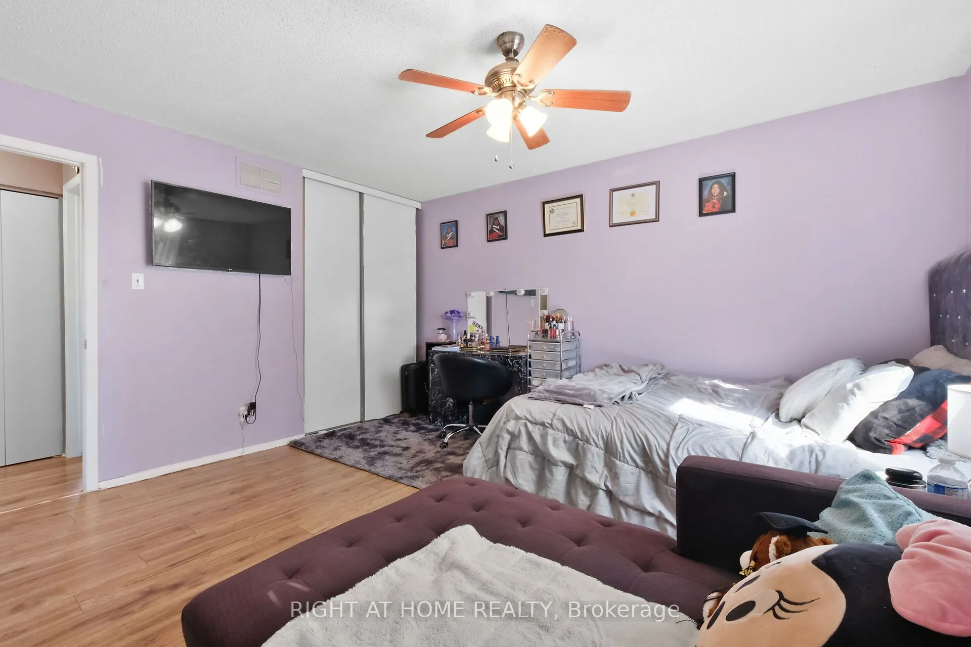 6104 VINEYARD Drive