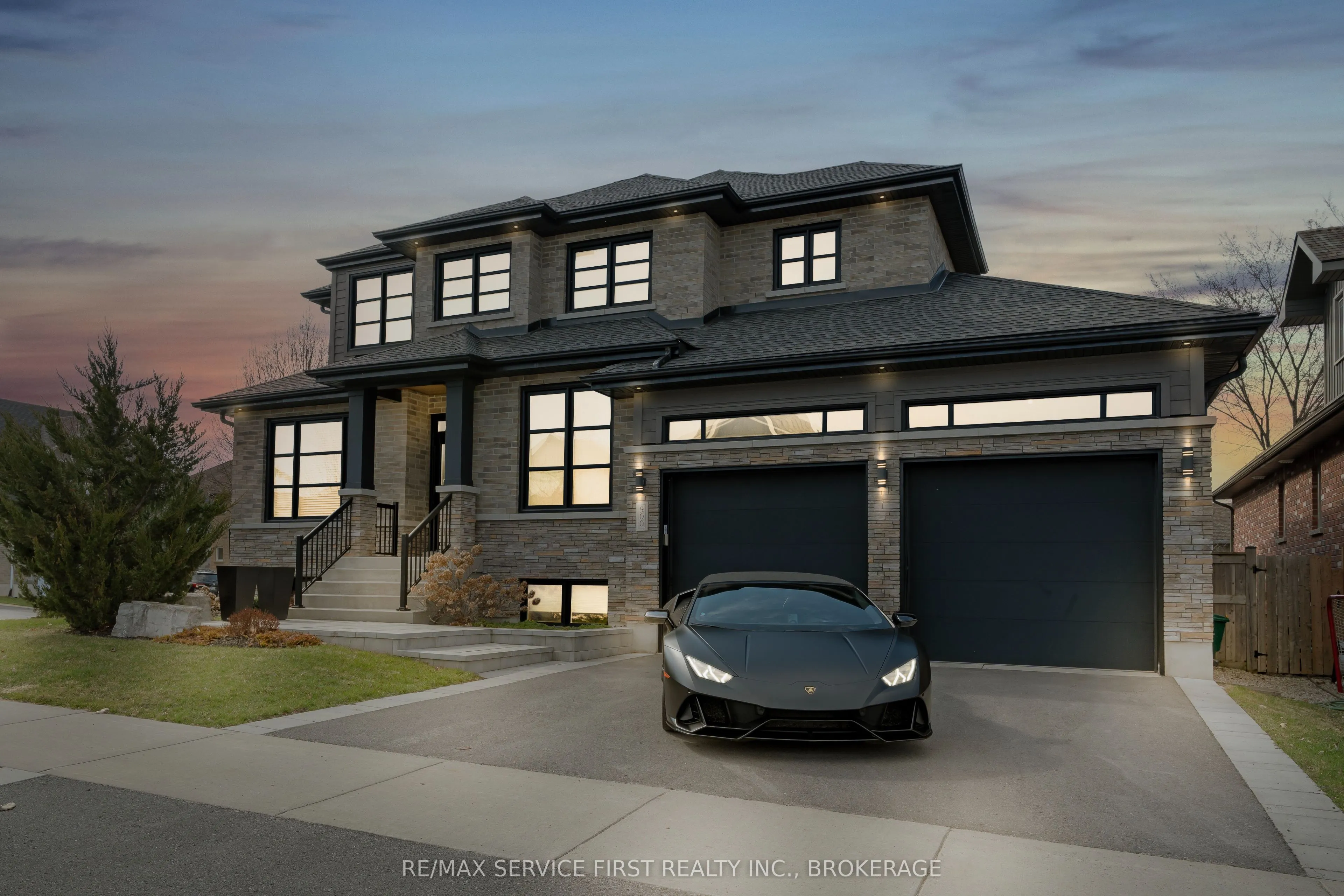 900 Roshan Drive