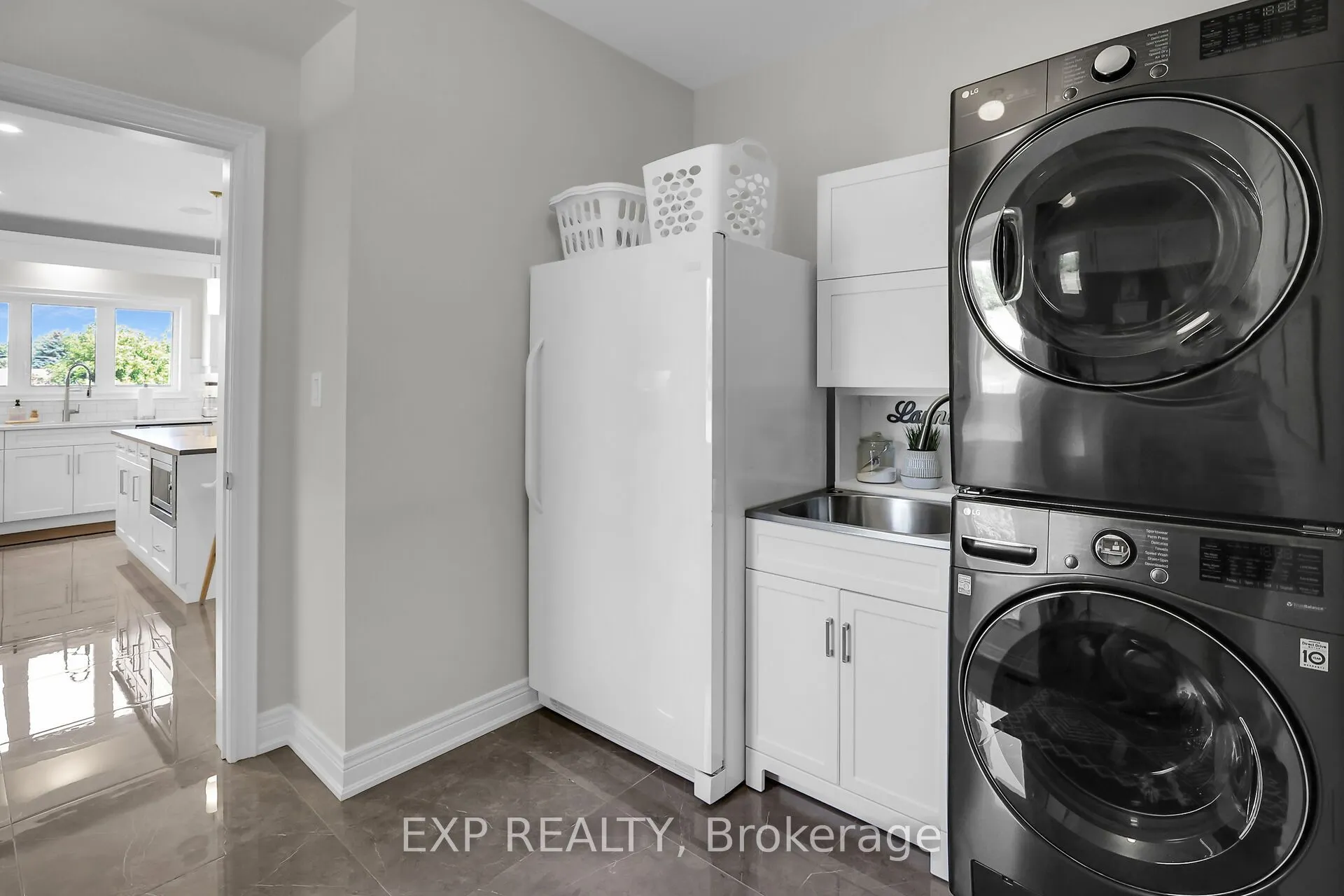 3608 Carolinia Court