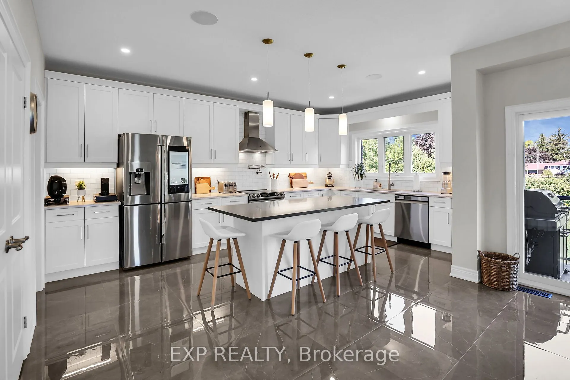 3608 Carolinia Court