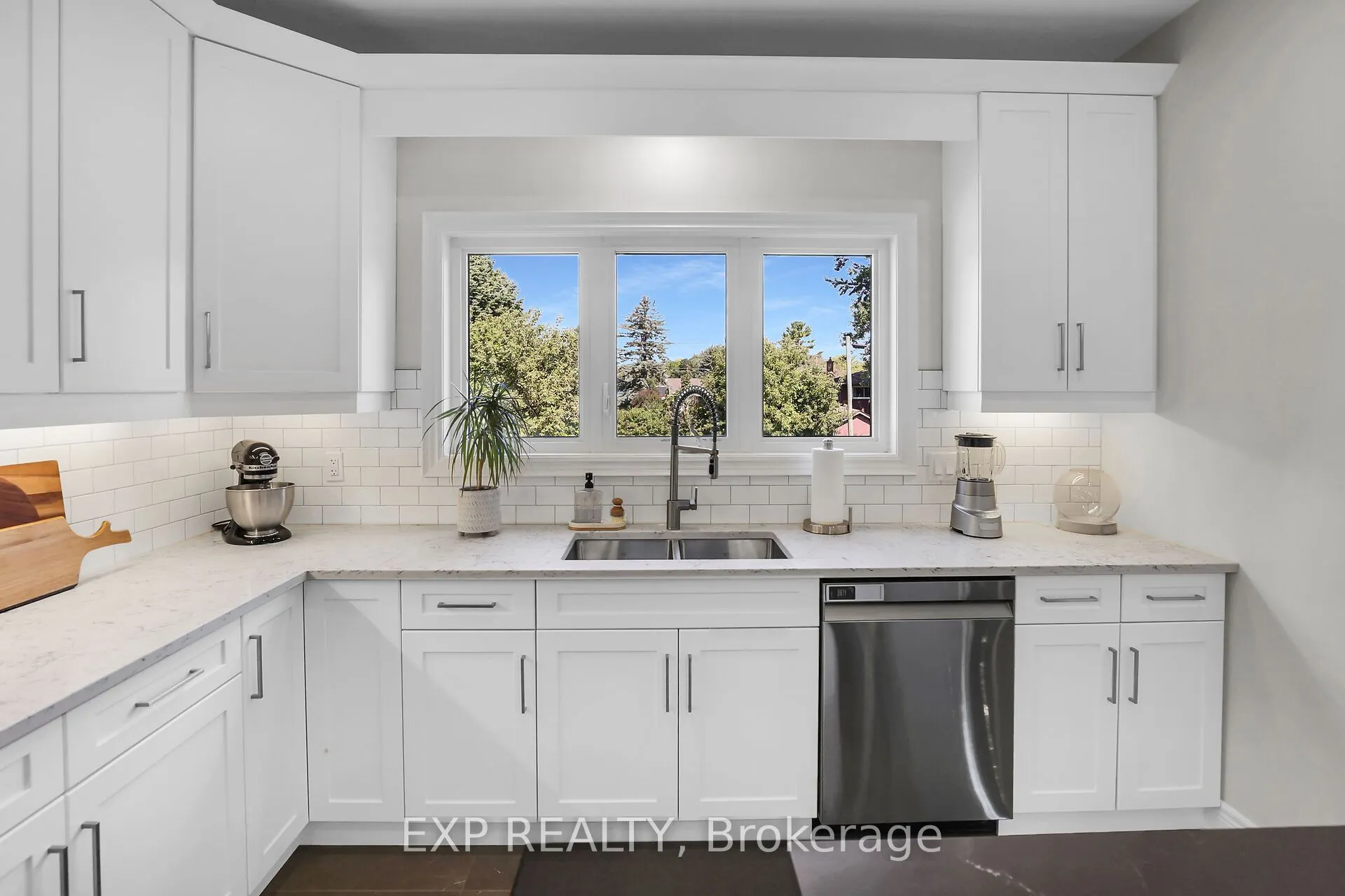 3608 Carolinia Court