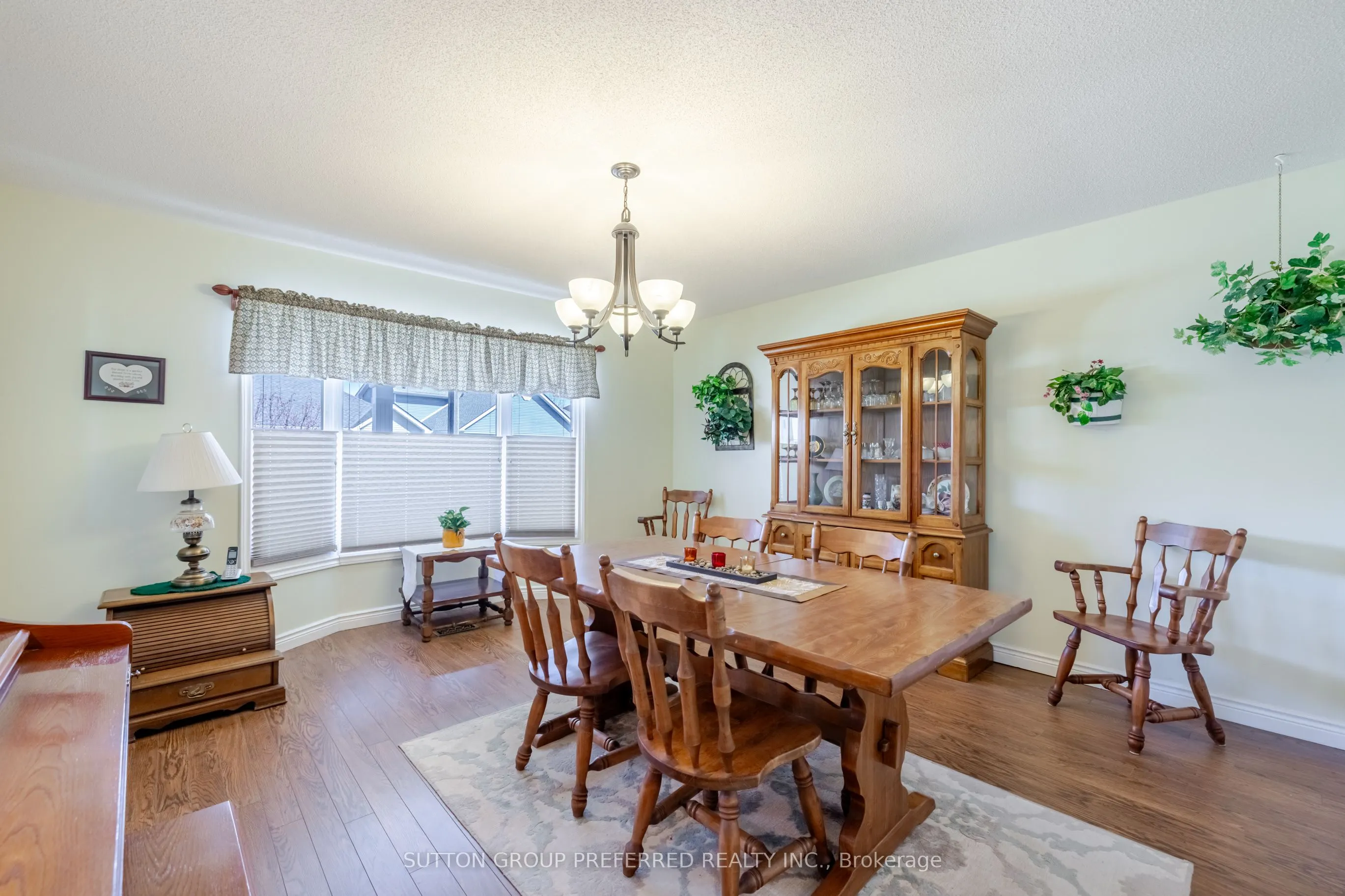 31 Hawkins Crescent