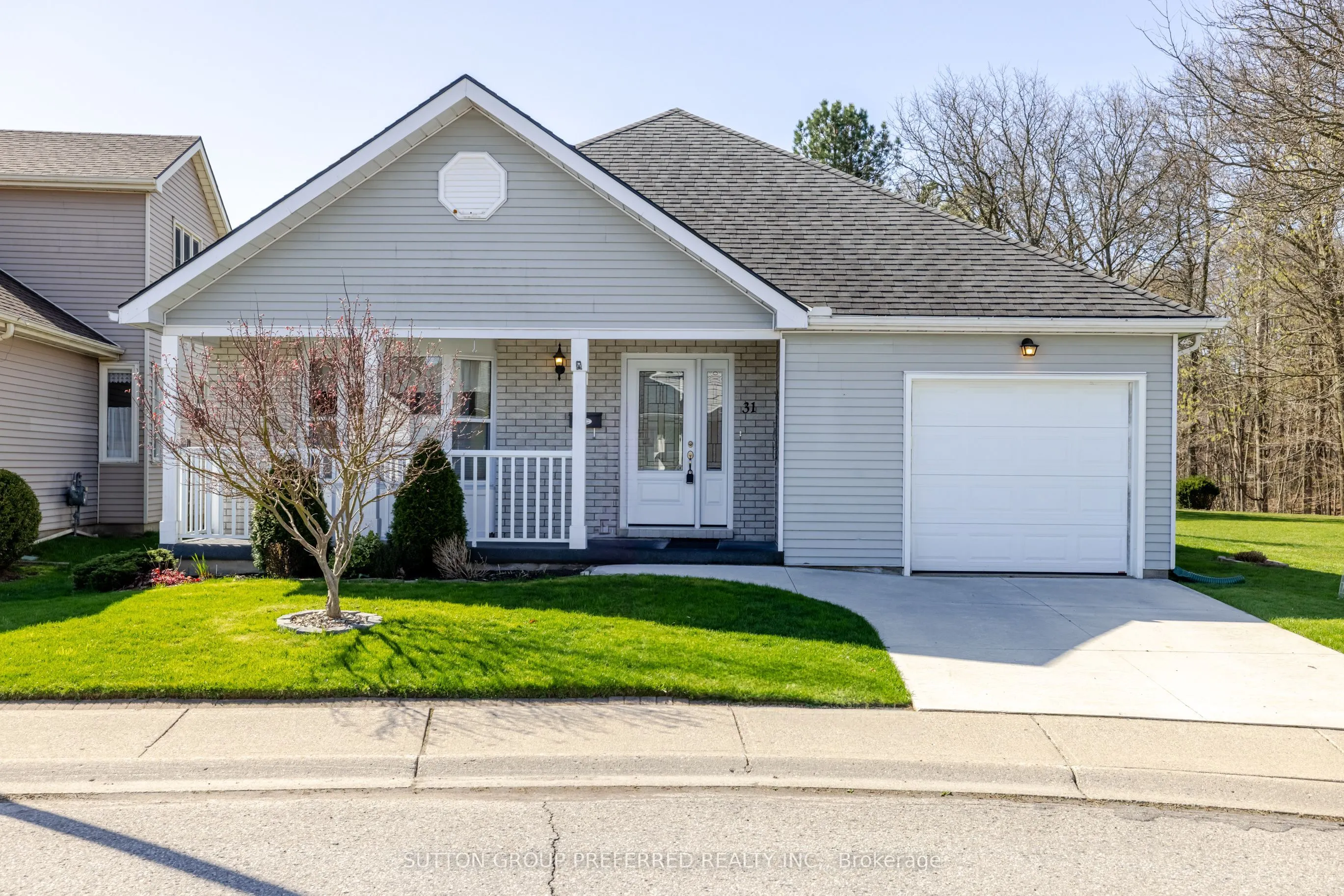 31 Hawkins Crescent