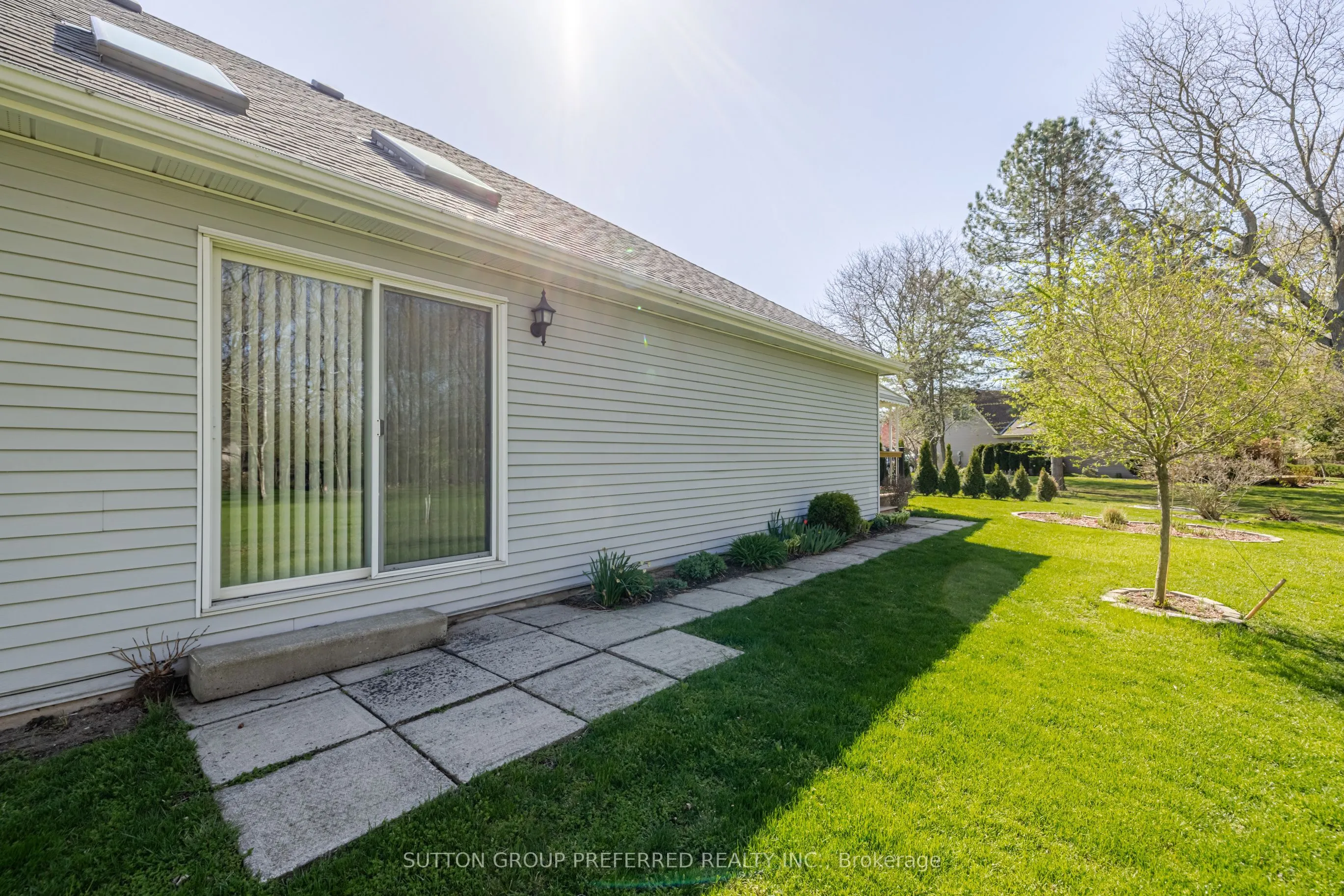 31 Hawkins Crescent