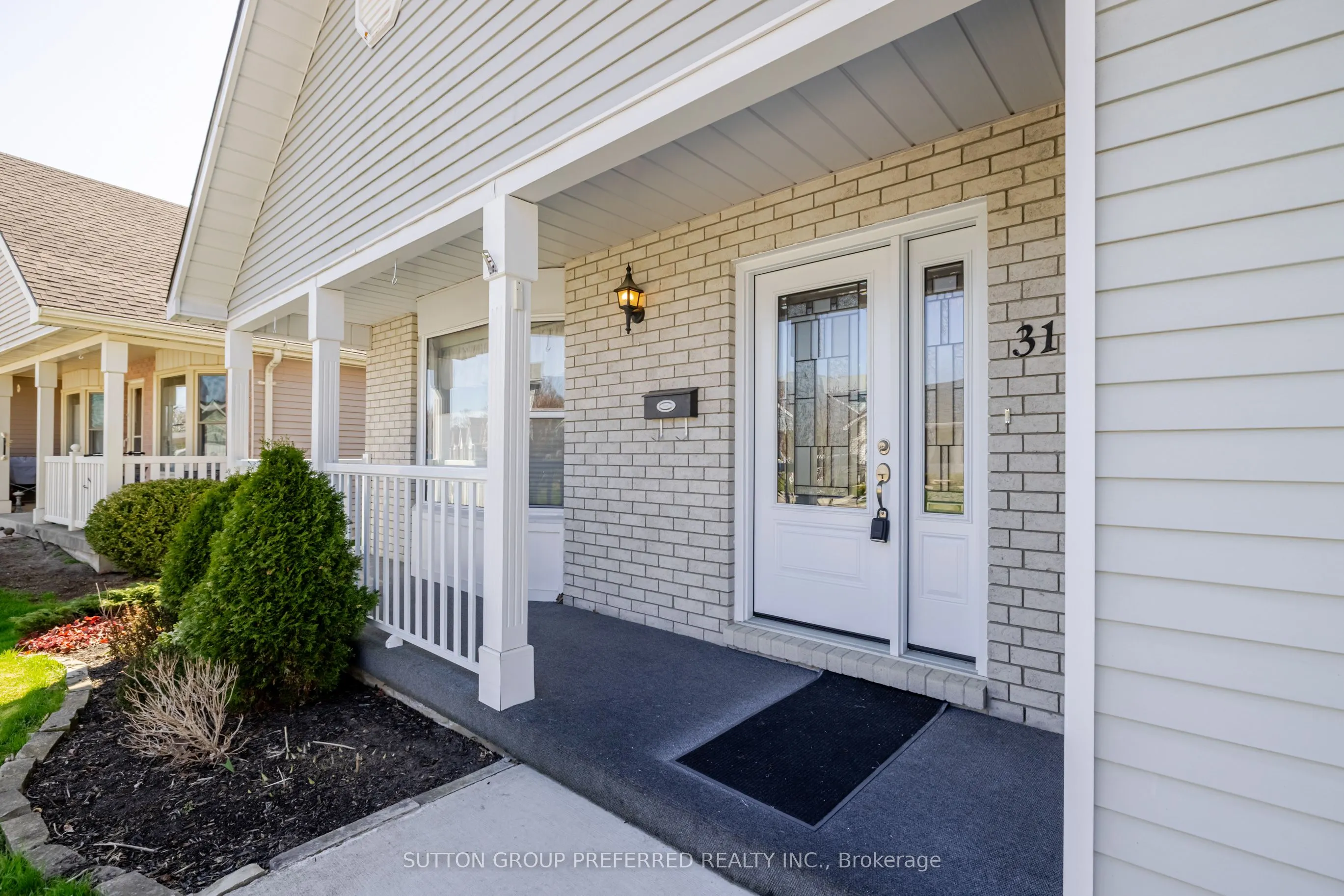 31 Hawkins Crescent