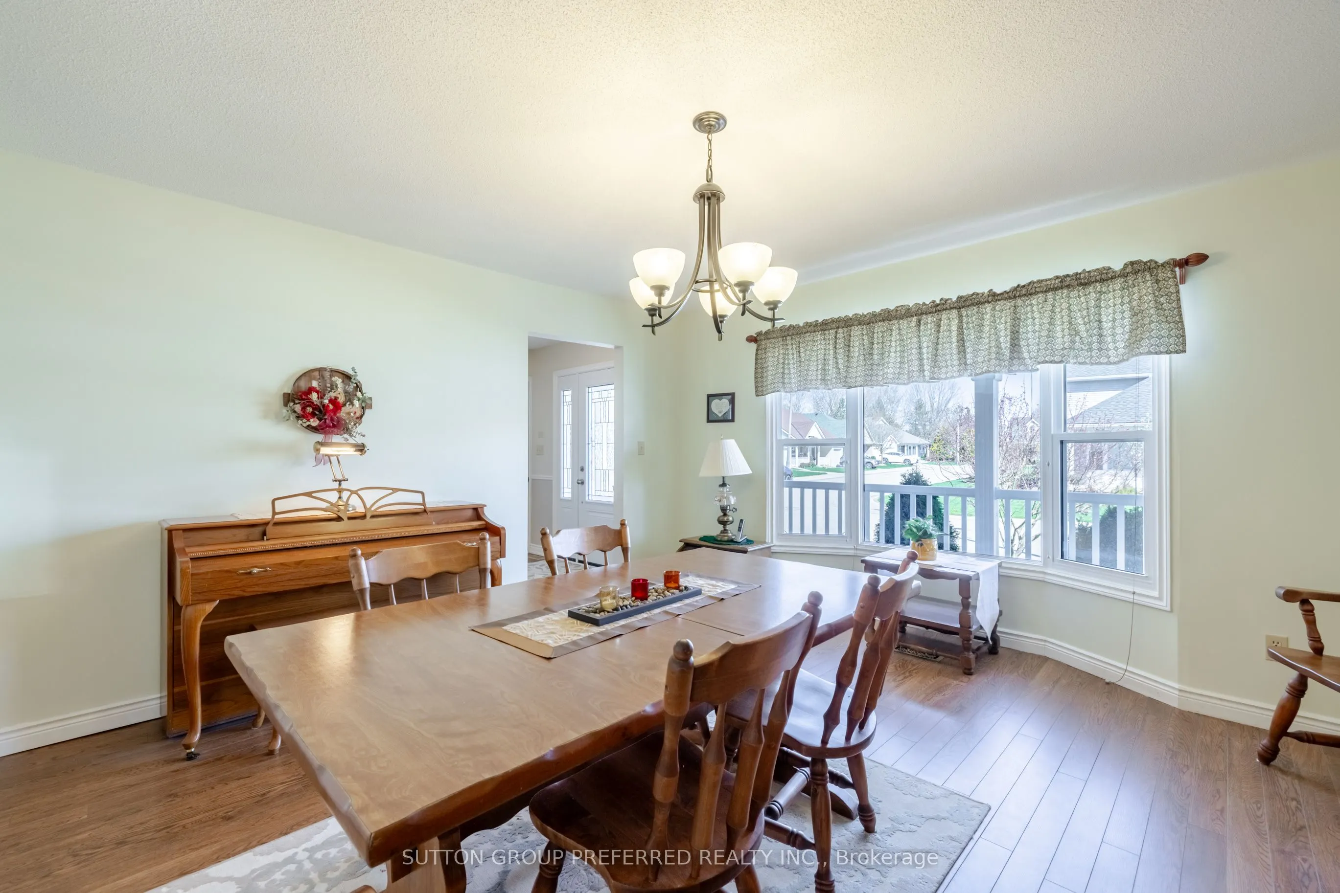 31 Hawkins Crescent