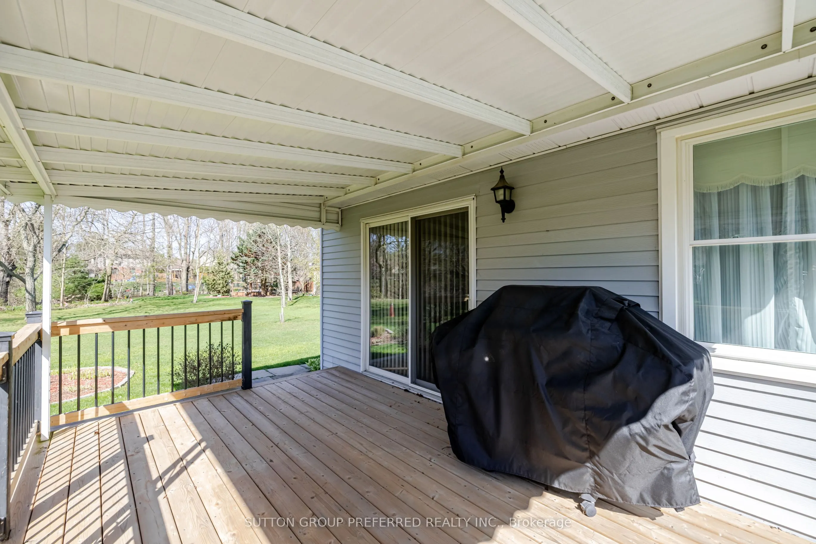 31 Hawkins Crescent