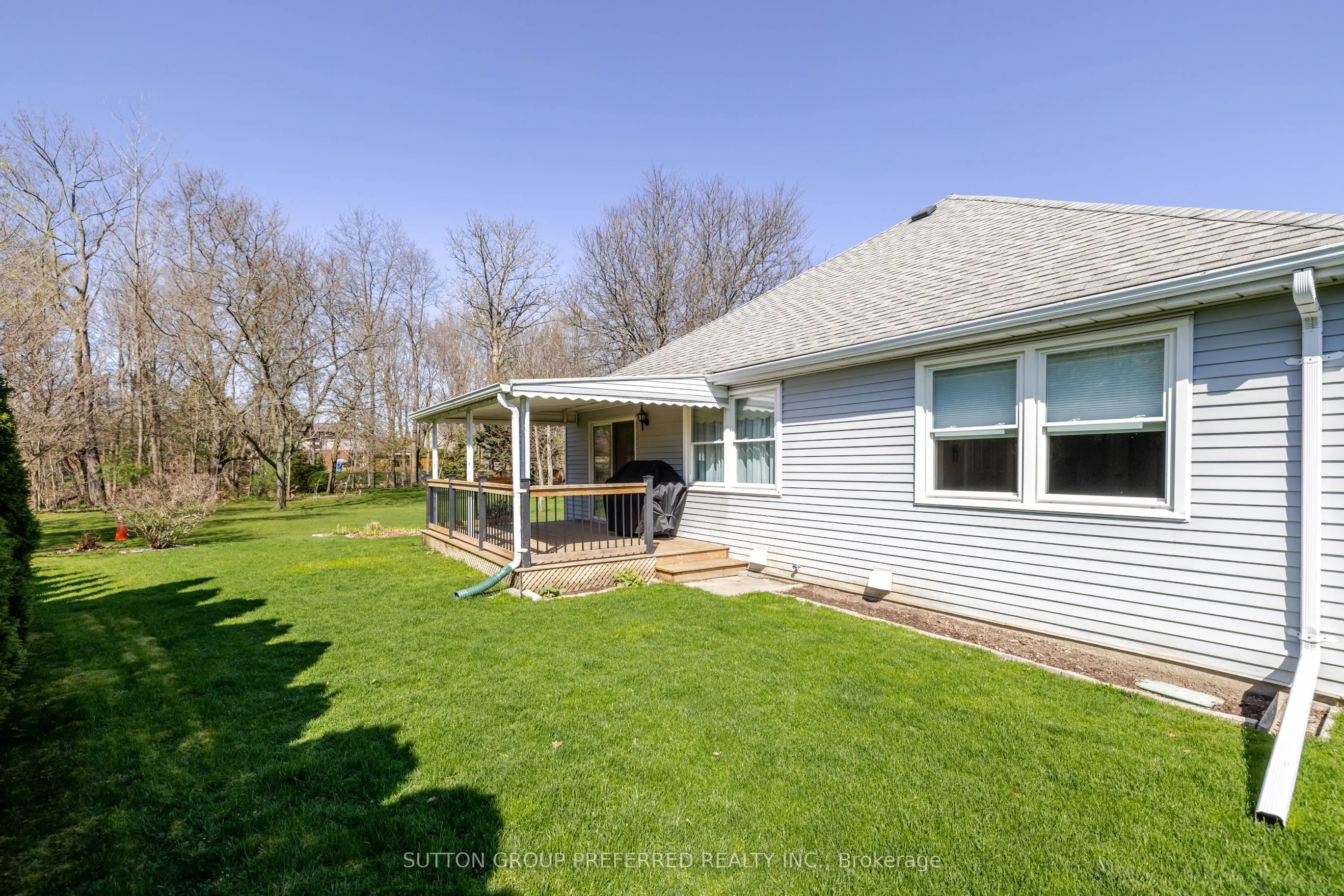 31 Hawkins Crescent