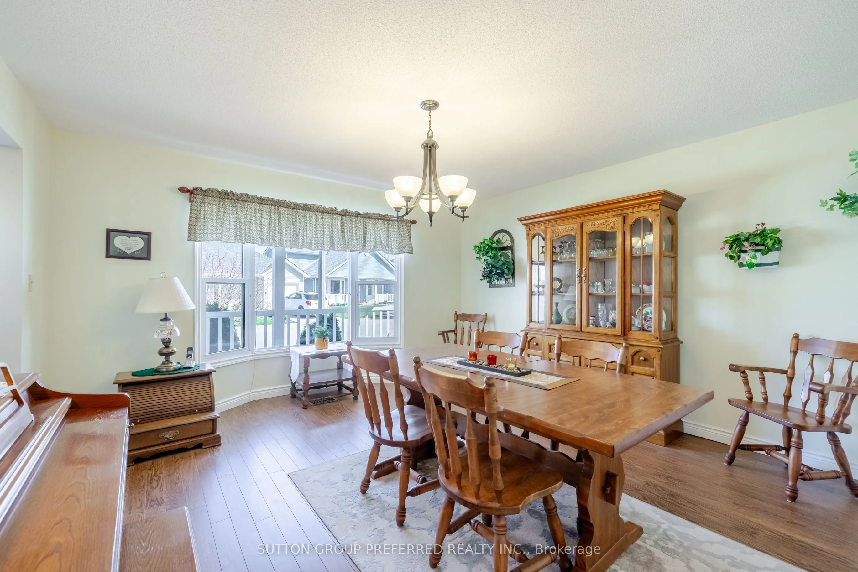 31 Hawkins Crescent