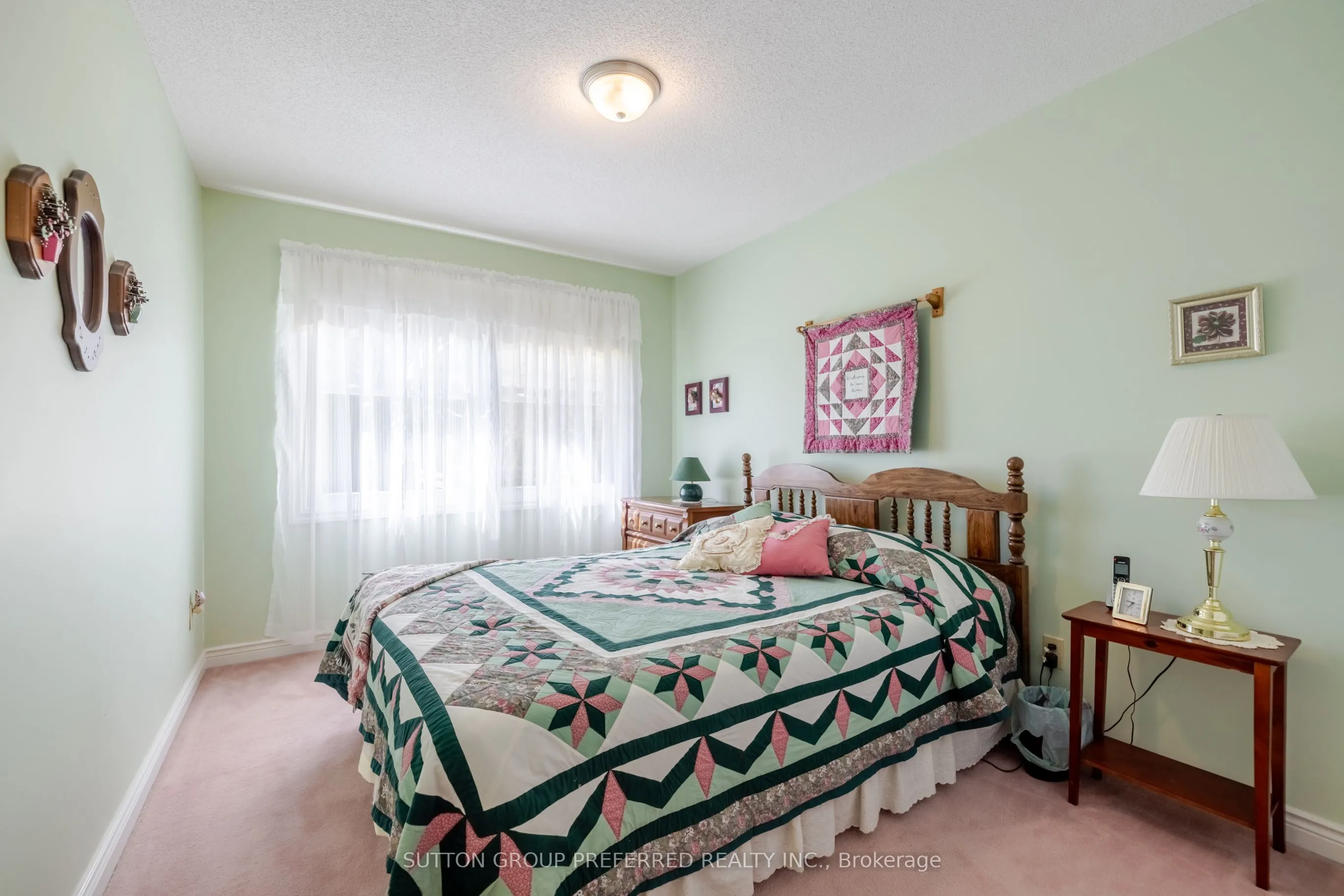 31 Hawkins Crescent